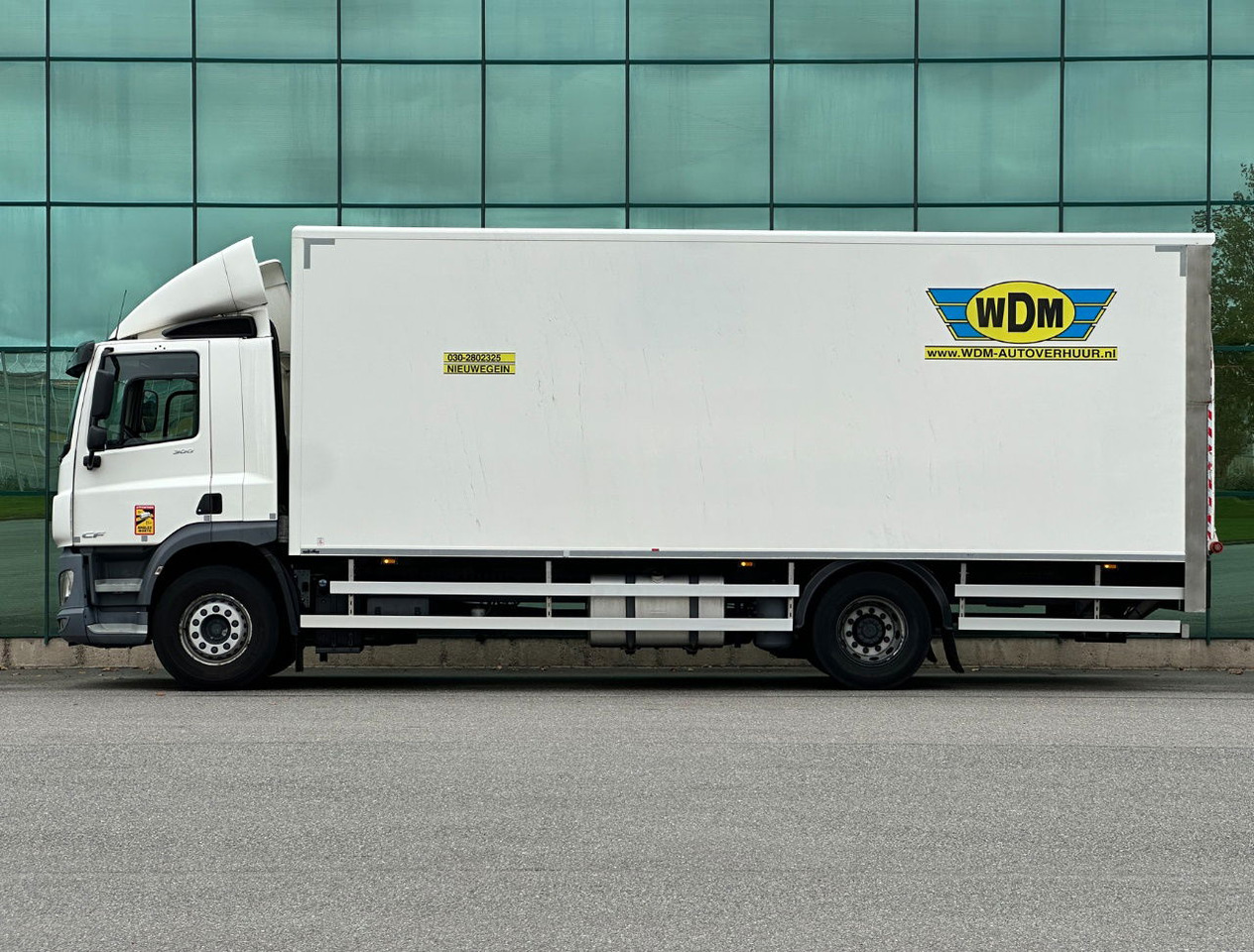 DAF CF 300 FA Only 215.000 KM 750 x 250 x 258 CM Inside TOP Condition NL Truck - משאית תיבה: תמונה 2 DAF CF 300 FA Only 215.000 KM 750 x 250 x 258 CM Inside TOP Condition NL Truck - משאית תיבה: תמונה 2