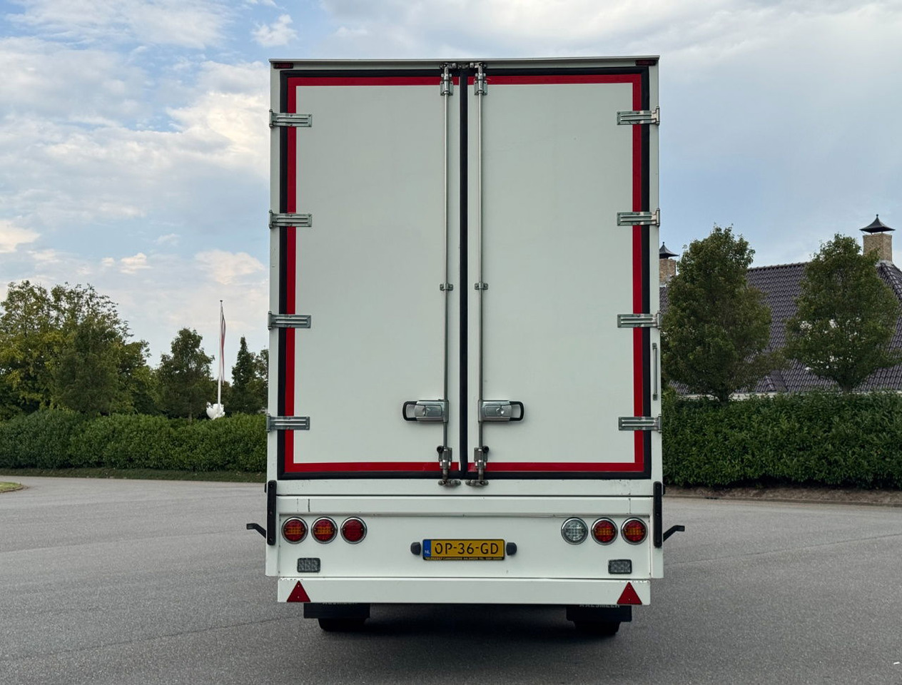 FAG 2 AS Burgers BAK Geisoleerd Gegalvaniseerd Chassis ZO Goed ALS Nieuw Direct Leverbaar 1325 x 244 x 267 CM Inwendig - סמיטריילר בתיבה סגורה: תמונה 4 FAG 2 AS Burgers BAK Geisoleerd Gegalvaniseerd Chassis ZO Goed ALS Nieuw Direct Leverbaar 1325 x 244 x 267 CM Inwendig - סמיטריילר בתיבה סגורה: תמונה 4
