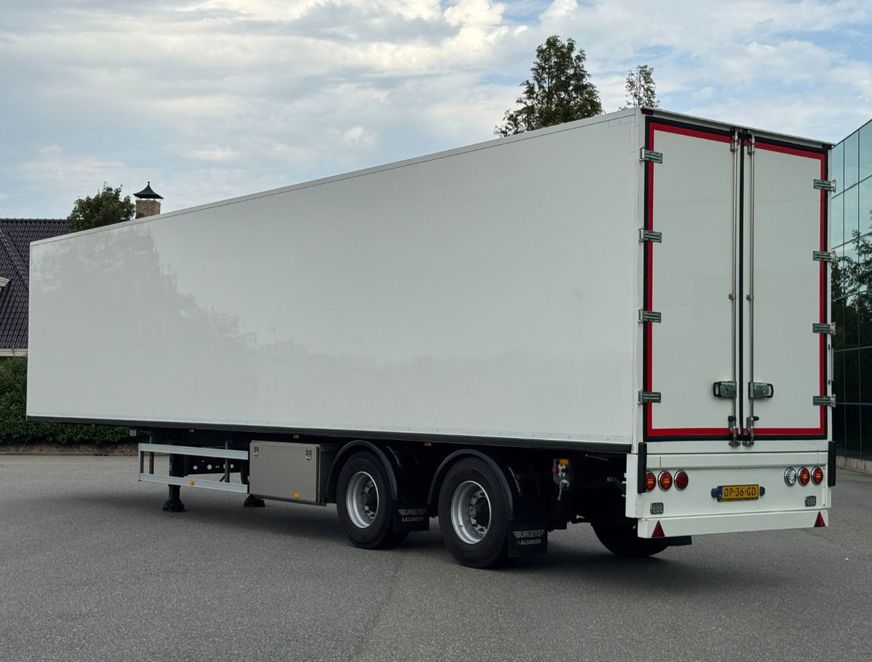 FAG 2 AS Burgers BAK Geisoleerd Gegalvaniseerd Chassis ZO Goed ALS Nieuw Direct Leverbaar 1325 x 244 x 267 CM Inwendig - סמיטריילר בתיבה סגורה: תמונה 3 FAG 2 AS Burgers BAK Geisoleerd Gegalvaniseerd Chassis ZO Goed ALS Nieuw Direct Leverbaar 1325 x 244 x 267 CM Inwendig - סמיטריילר בתיבה סגורה: תמונה 3