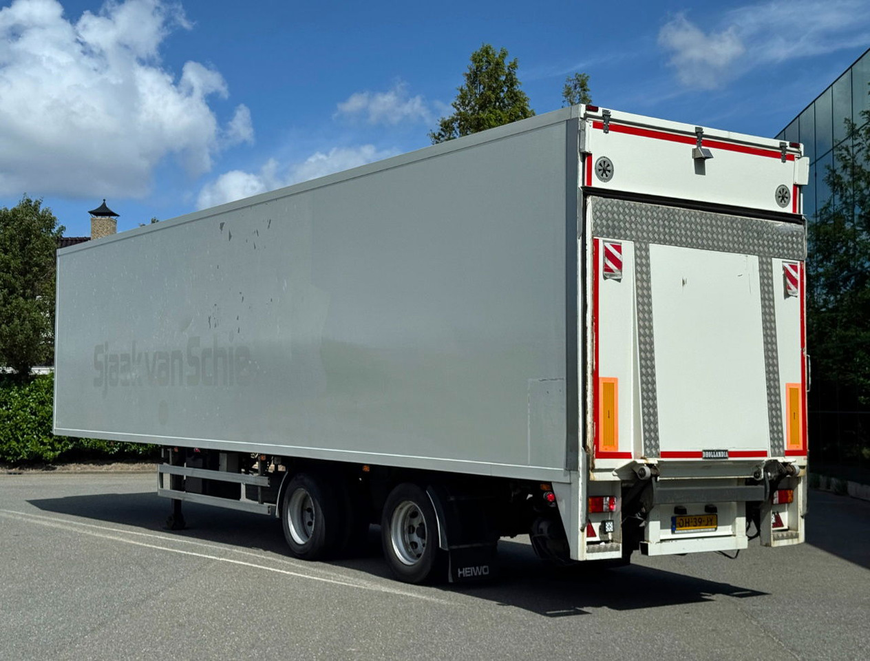 HTF 2-AS Heiwo 1240 x 250 x 272 CM Inwendig Stuuras Laadklep APK TOT 07-2026 - סמיטריילר בתיבה סגורה: תמונה 3 HTF 2-AS Heiwo 1240 x 250 x 272 CM Inwendig Stuuras Laadklep APK TOT 07-2026 - סמיטריילר בתיבה סגורה: תמונה 3