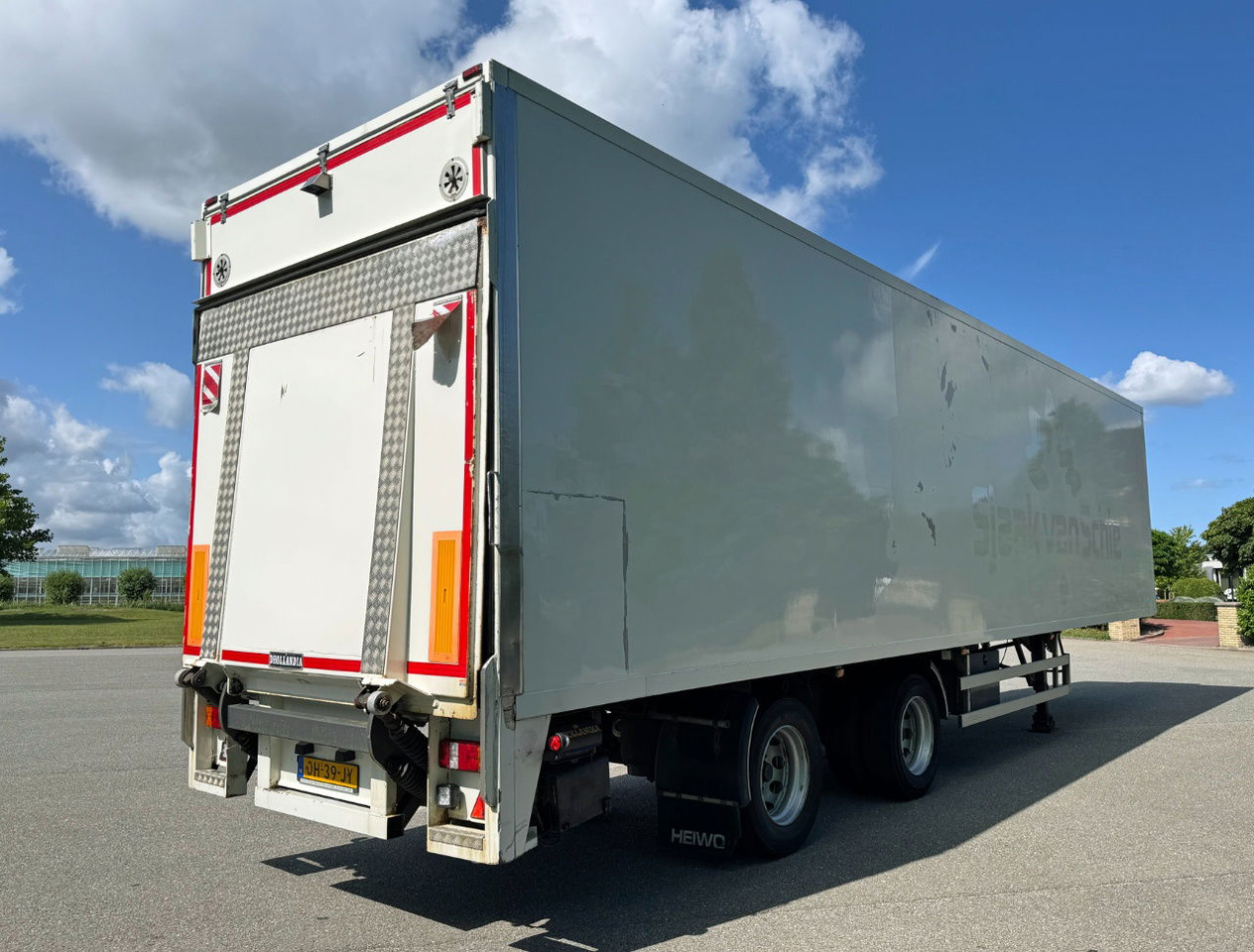 HTF 2-AS Heiwo 1240 x 250 x 272 CM Inwendig Stuuras Laadklep APK TOT 07-2026 - סמיטריילר בתיבה סגורה: תמונה 5 HTF 2-AS Heiwo 1240 x 250 x 272 CM Inwendig Stuuras Laadklep APK TOT 07-2026 - סמיטריילר בתיבה סגורה: תמונה 5