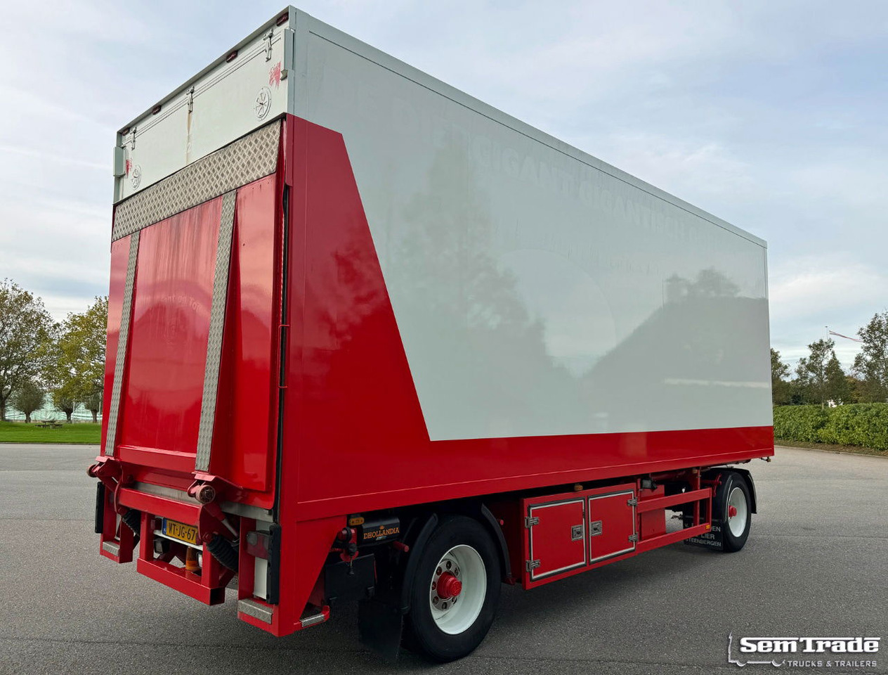 Heiwo Chassis + Isolated BOX 770x250x270 Inside Tail Lift Super Condition - קרון נגרר בתיבה סגורה: תמונה 4 Heiwo Chassis + Isolated BOX 770x250x270 Inside Tail Lift Super Condition - קרון נגרר בתיבה סגורה: תמונה 4