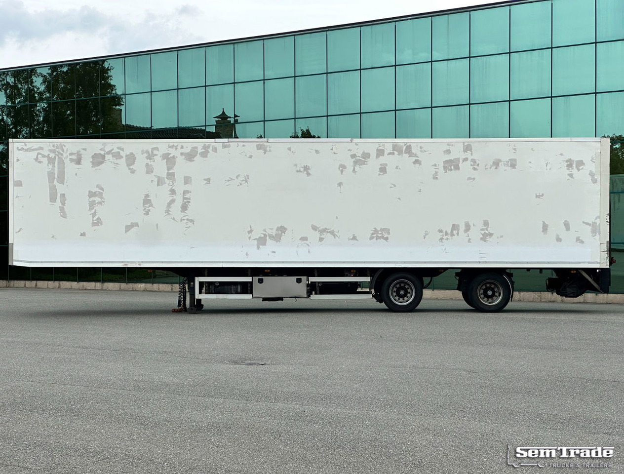 Lamboo T03 Isolated BOX + Heater Steering Axle Lift Axle Tail Lift NL-Trailer - סמיטריילר בתיבה סגורה: תמונה 2 Lamboo T03 Isolated BOX + Heater Steering Axle Lift Axle Tail Lift NL-Trailer - סמיטריילר בתיבה סגורה: תמונה 2