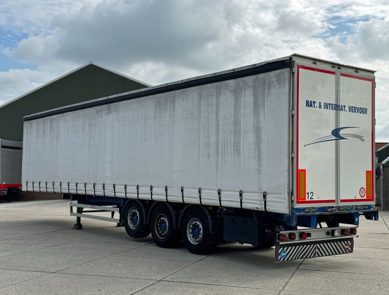 Renders 3 Axle Disc Brakes Lift Axle Nice Chassis Wooden Floor Sliding Roof - סמיטריילר עם וילונות צד: תמונה 3 Renders 3 Axle Disc Brakes Lift Axle Nice Chassis Wooden Floor Sliding Roof - סמיטריילר עם וילונות צד: תמונה 3