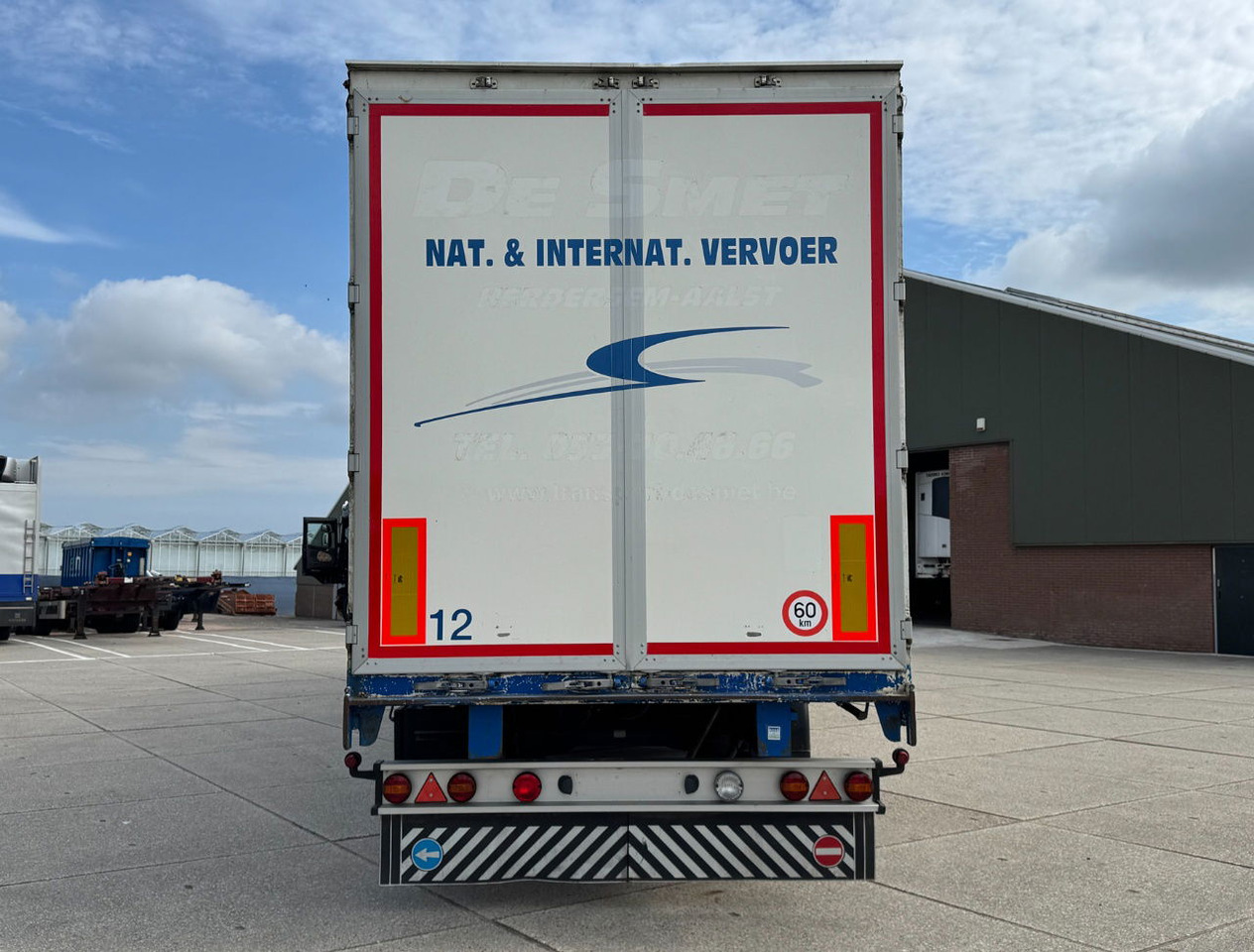 Renders 3 Axle Disc Brakes Lift Axle Nice Chassis Wooden Floor Sliding Roof - סמיטריילר עם וילונות צד: תמונה 4 Renders 3 Axle Disc Brakes Lift Axle Nice Chassis Wooden Floor Sliding Roof - סמיטריילר עם וילונות צד: תמונה 4