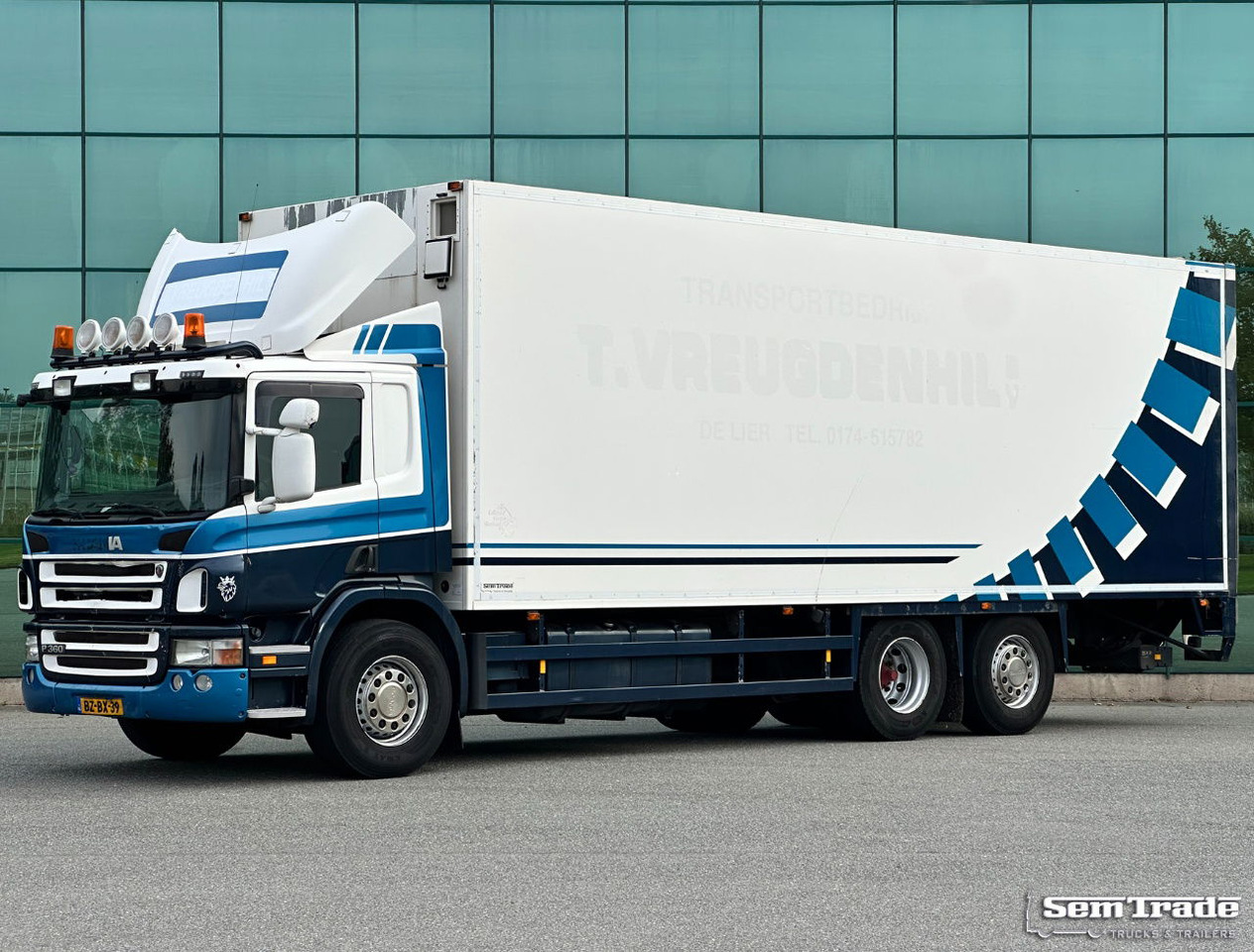 Scania P360 6X2 Euro 5 Manual Gearbox Tail Lift VAN Beurden Isolated BOX Holland-Truck - משאית תיבה: תמונה 1 Scania P360 6X2 Euro 5 Manual Gearbox Tail Lift VAN Beurden Isolated BOX Holland-Truck - משאית תיבה: תמונה 1