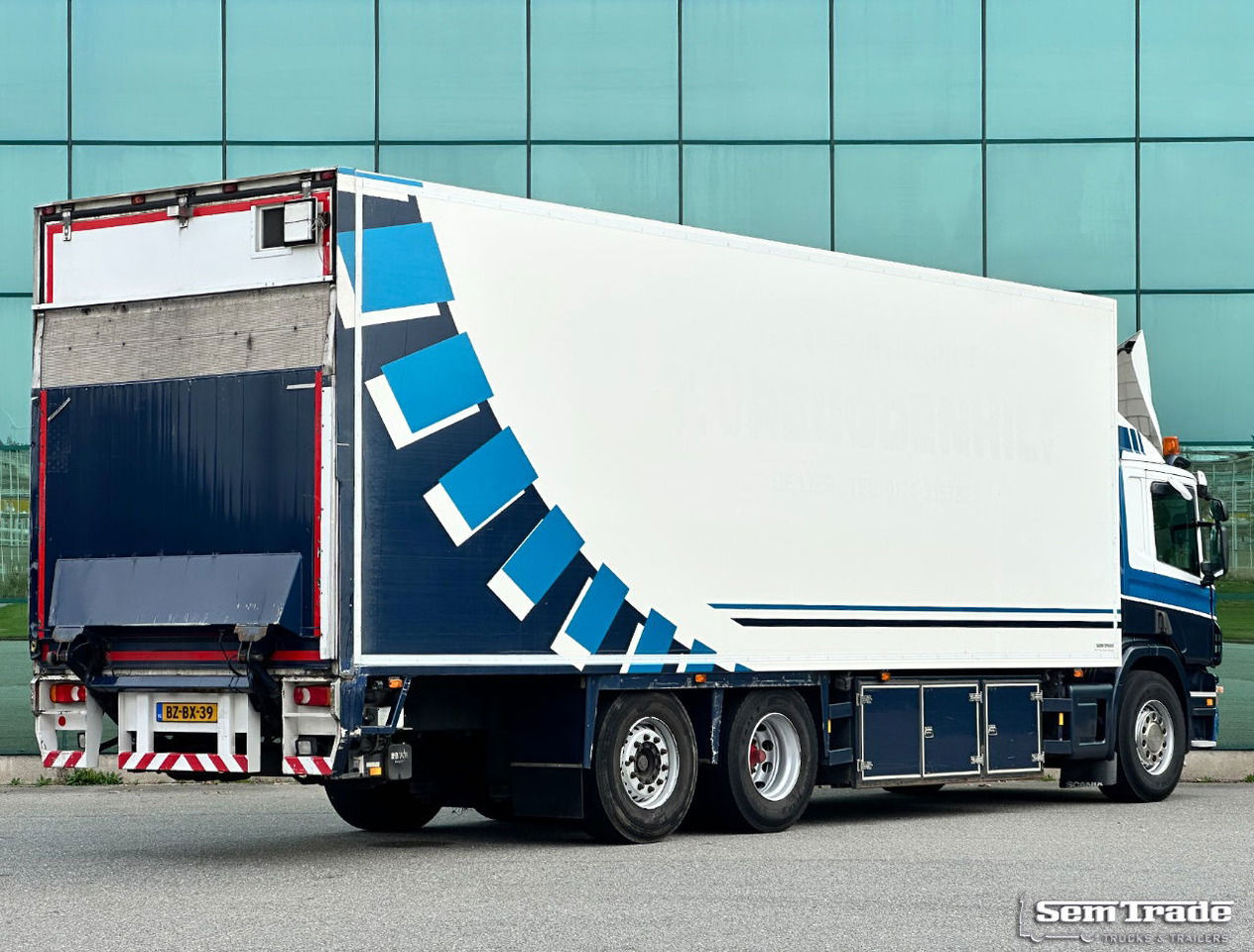 Scania P360 6X2 Euro 5 Manual Gearbox Tail Lift VAN Beurden Isolated BOX Holland-Truck - משאית תיבה: תמונה 4 Scania P360 6X2 Euro 5 Manual Gearbox Tail Lift VAN Beurden Isolated BOX Holland-Truck - משאית תיבה: תמונה 4