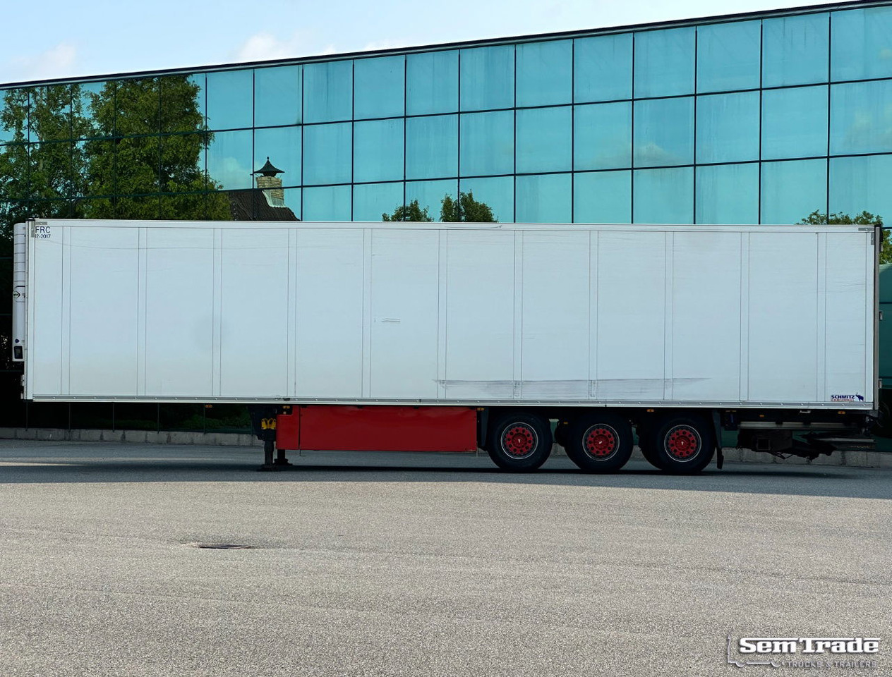 Schmitz Cargobull SKO24 Carrier Vector 1850 2X Lift Axle Flowerwide 270 CM High Holland Trailer - סמיטריילר עם קירור: תמונה 2 Schmitz Cargobull SKO24 Carrier Vector 1850 2X Lift Axle Flowerwide 270 CM High Holland Trailer - סמיטריילר עם קירור: תמונה 2