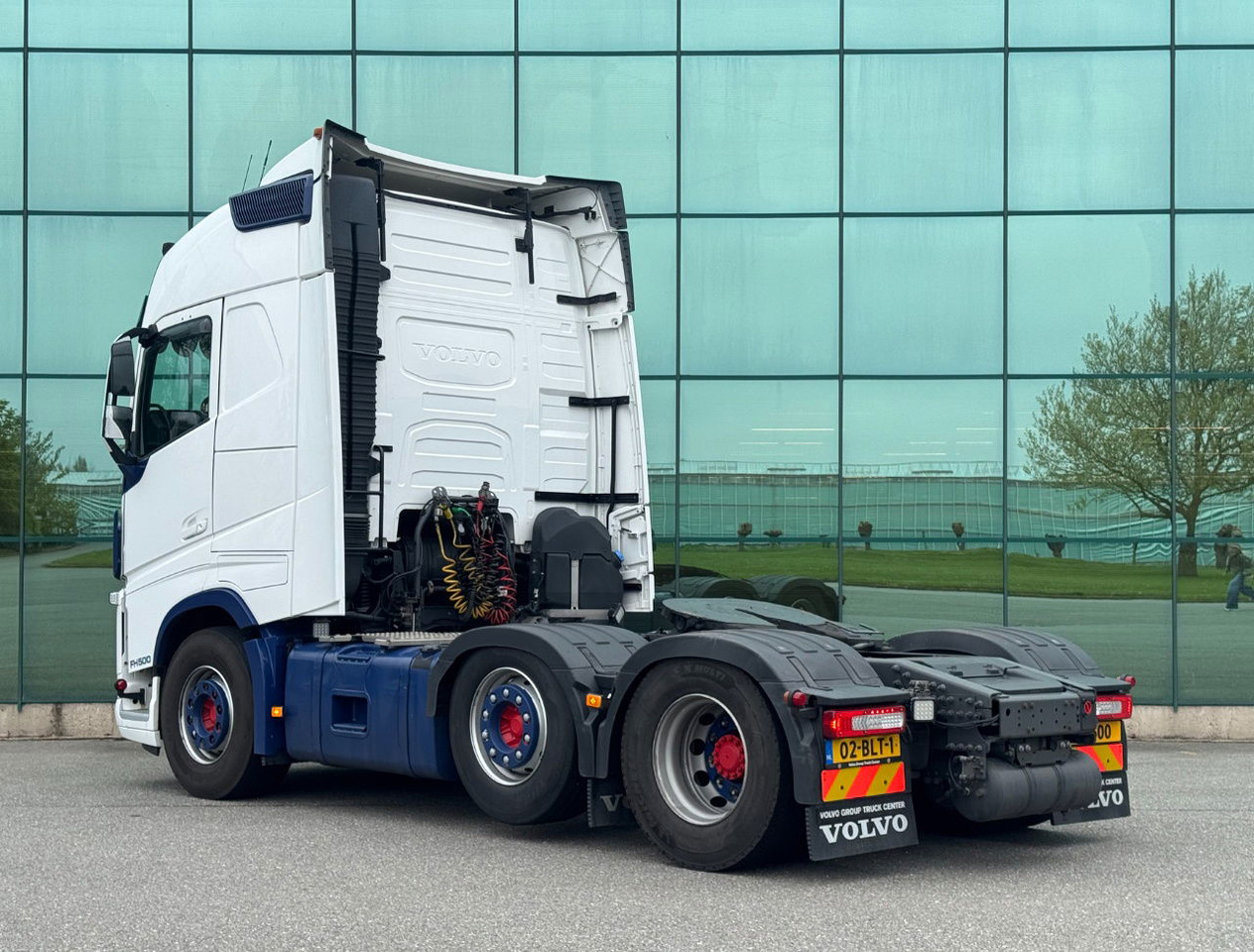 Volvo FH Globetrotter 6X2 701.000 KM Super Condition NL Truck - יחידת טרקטור: תמונה 3 Volvo FH Globetrotter 6X2 701.000 KM Super Condition NL Truck - יחידת טרקטור: תמונה 3