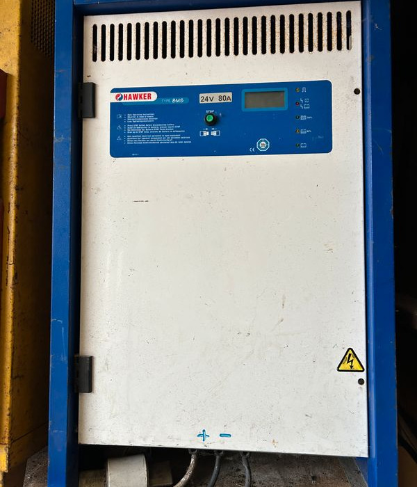 Chargeurs de batteries de traction pour elevateurs , transpalettes , gerbeurs electriques - ציוד תעשייתי: תמונה 3 Chargeurs de batteries de traction pour elevateurs , transpalettes , gerbeurs electriques - ציוד תעשייתי: תמונה 3