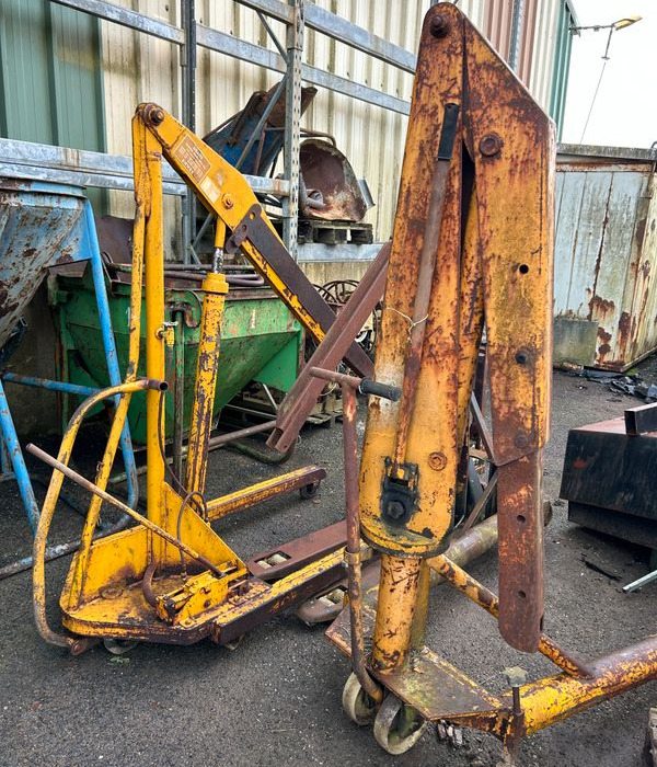 Enrubanneuse, escaliers metals, bois, chevre hydraulique, echafaudage ,mats - ציוד בנייה: תמונה 2 Enrubanneuse, escaliers metals, bois, chevre hydraulique, echafaudage ,mats - ציוד בנייה: תמונה 2