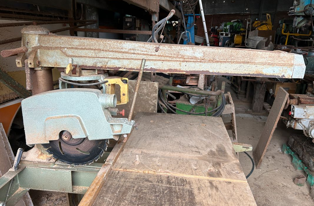 Transporteurs à roulleaux , Cadreuse hydraulique Guilliet ,Scie à ruban ,Scie radiale ,scie circulaire à Bois à Metals - ציוד תעשייתי: תמונה 3 Transporteurs à roulleaux , Cadreuse hydraulique Guilliet ,Scie à ruban ,Scie radiale ,scie circulaire à Bois à Metals - ציוד תעשייתי: תמונה 3