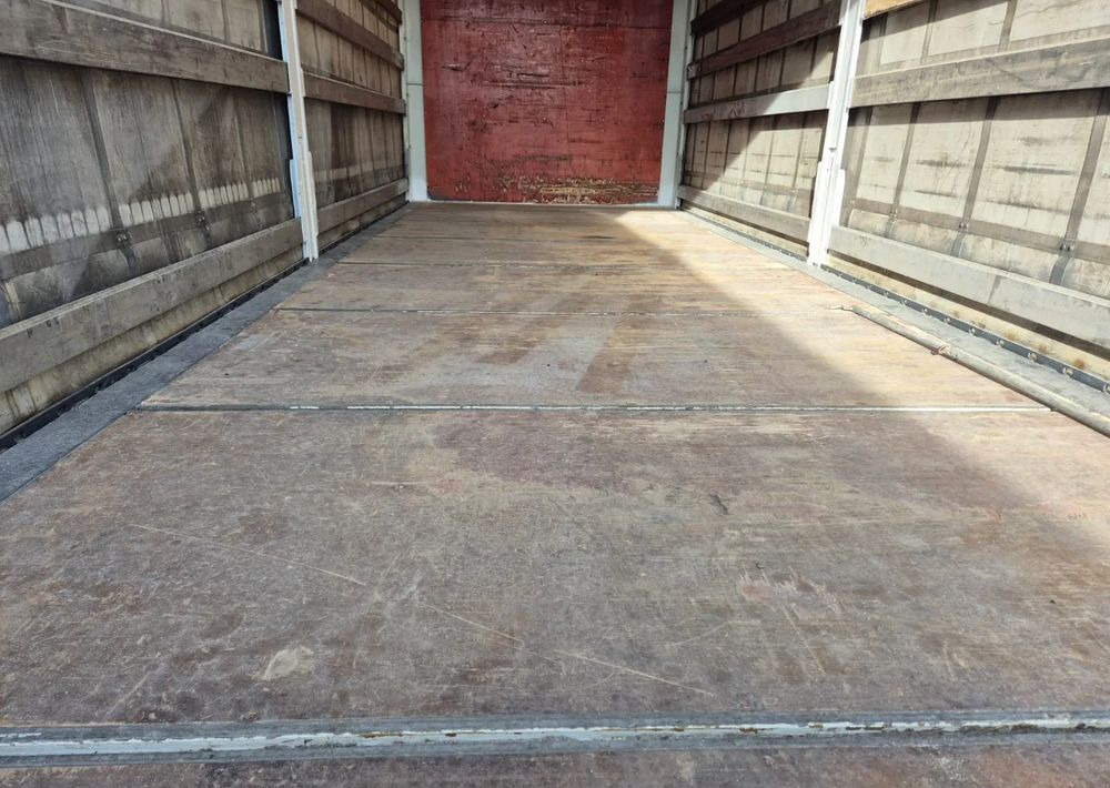 גוף החלפה עם וילונות צד Krone: תמונה 9 גוף החלפה עם וילונות צד Krone: תמונה 9