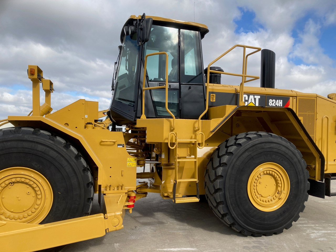 CATERPILLAR 824H - דחפור: תמונה 2 CATERPILLAR 824H - דחפור: תמונה 2