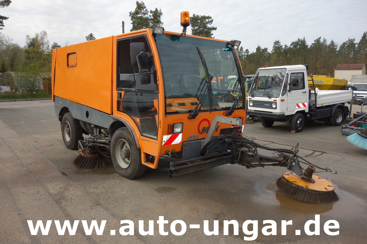Aebi MFH 5000 Kehrmaschine Baujahr 2004 4-Rad Lenkung Wildkrautbesen - מטאטא כבישים: תמונה 3 Aebi MFH 5000 Kehrmaschine Baujahr 2004 4-Rad Lenkung Wildkrautbesen - מטאטא כבישים: תמונה 3