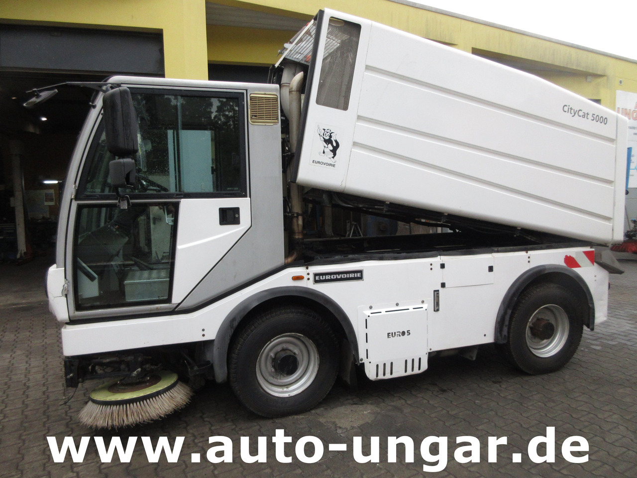 BUCHER CC5000 Kehrmaschine Motorschaden - Euro 5 Kärcher am Heck - מטאטא כבישים: תמונה 4 BUCHER CC5000 Kehrmaschine Motorschaden - Euro 5 Kärcher am Heck - מטאטא כבישים: תמונה 4