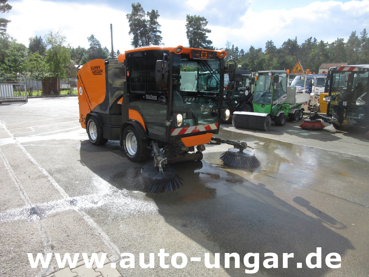 Boschung S2 Küpper-Weisser Kehrmaschine Urban Sweeper 2m³ Knicklenkung 40km/h - מטאטא כבישים: תמונה 1 Boschung S2 Küpper-Weisser Kehrmaschine Urban Sweeper 2m³ Knicklenkung 40km/h - מטאטא כבישים: תמונה 1