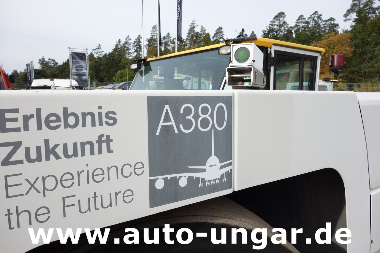 טרקטור דחיפה לאחור Goldhofer AST-1X 1360 Allradlenkung 6x6 towbarless Pushback Airbus A380 Deutz TCD 2015 V08 - 1.360PS: תמונה 18 טרקטור דחיפה לאחור Goldhofer AST-1X 1360 Allradlenkung 6x6 towbarless Pushback Airbus A380 Deutz TCD 2015 V08 - 1.360PS: תמונה 18