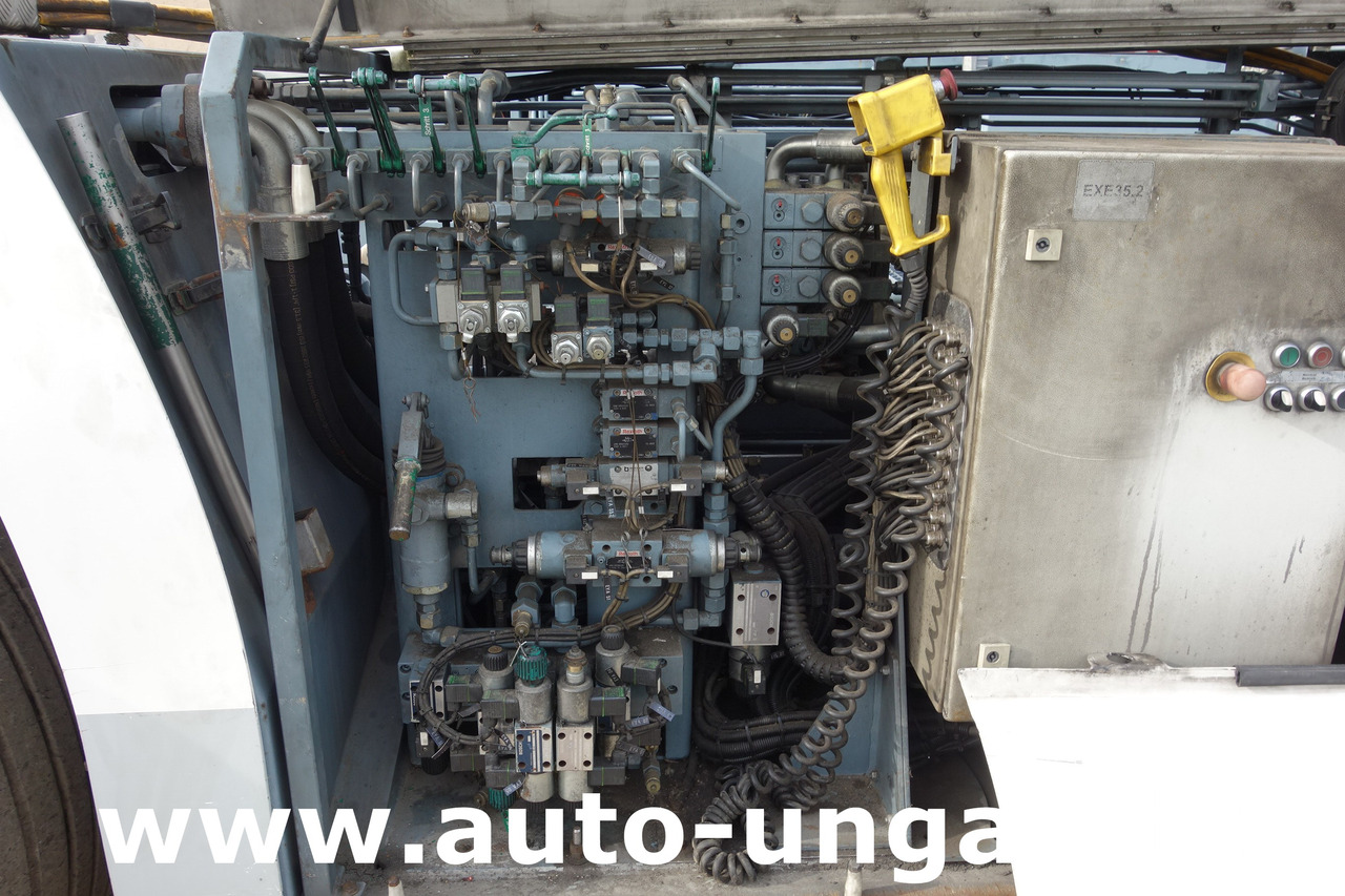 טרקטור דחיפה לאחור Goldhofer AST-1X 1360 Allradlenkung 6x6 towbarless Pushback Airbus A380 Deutz TCD 2015 V08 - 1.360PS: תמונה 15 טרקטור דחיפה לאחור Goldhofer AST-1X 1360 Allradlenkung 6x6 towbarless Pushback Airbus A380 Deutz TCD 2015 V08 - 1.360PS: תמונה 15