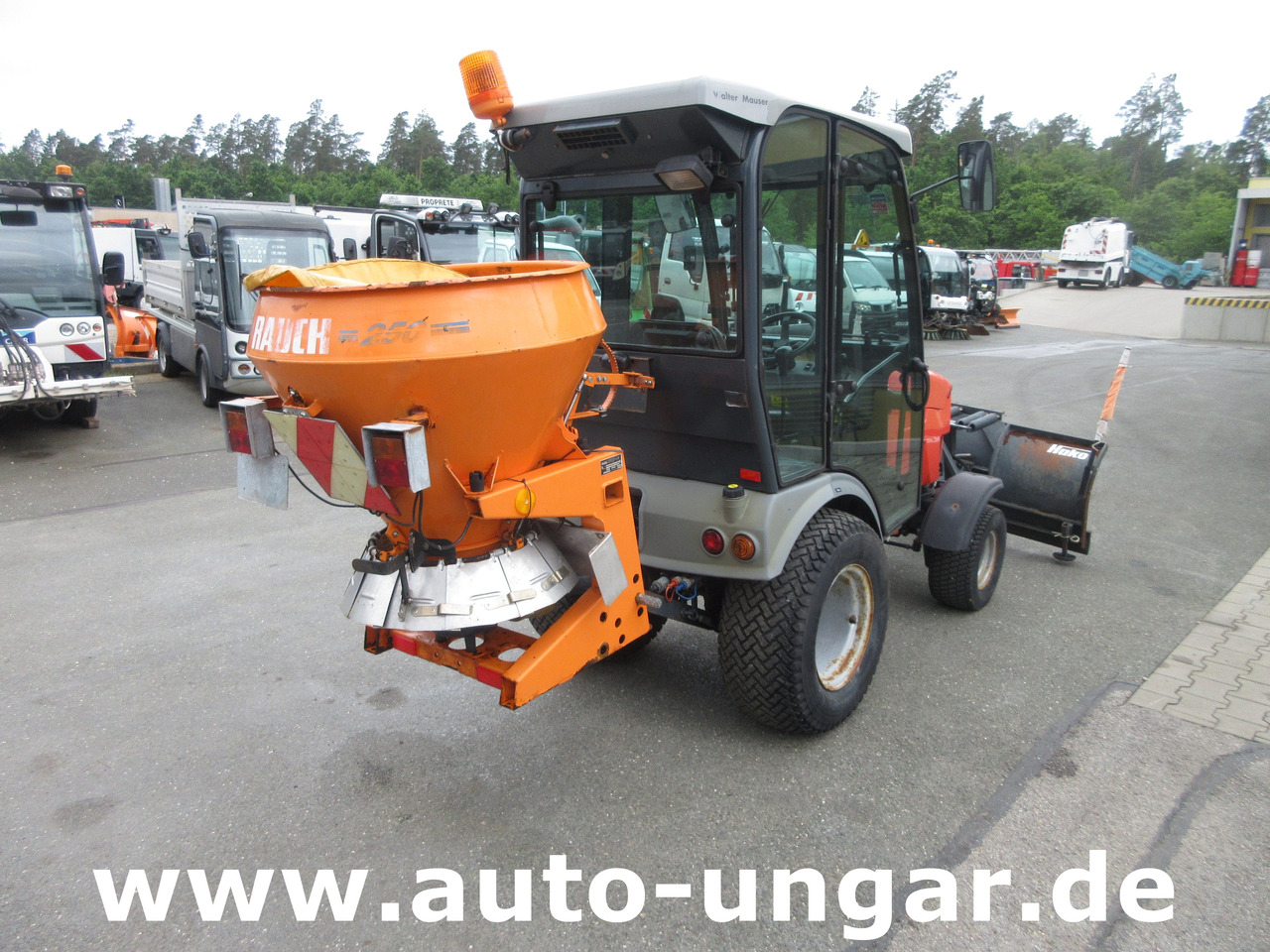 HAKO Hakotrac 2650 DA Winterdienst Schneepflug & Streuer 4x4 Zapfwelle Hydraulik - טרקטור עירוני: תמונה 4 HAKO Hakotrac 2650 DA Winterdienst Schneepflug & Streuer 4x4 Zapfwelle Hydraulik - טרקטור עירוני: תמונה 4