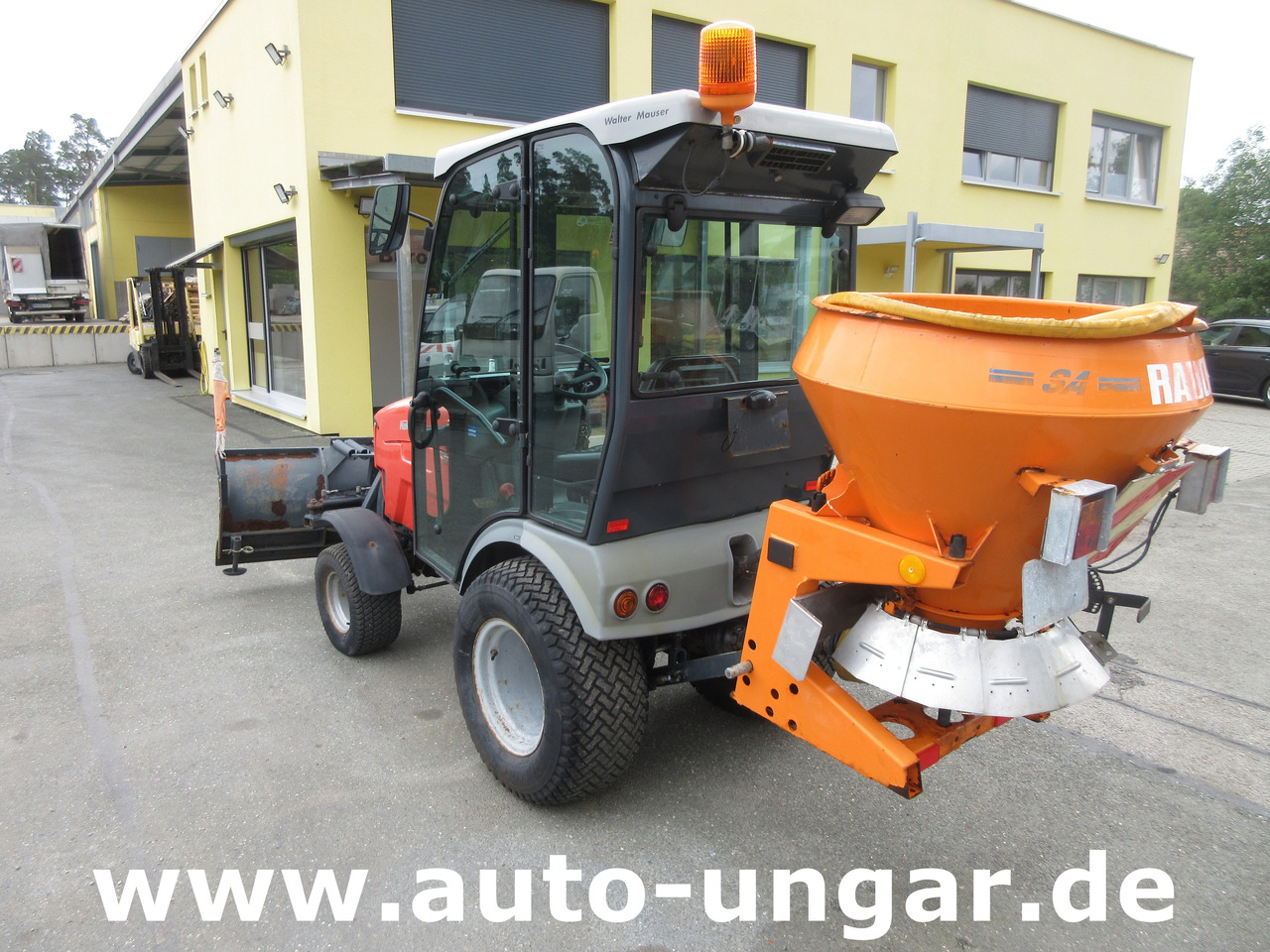 HAKO Hakotrac 2650 DA Winterdienst Schneepflug & Streuer 4x4 Zapfwelle Hydraulik - טרקטור עירוני: תמונה 5 HAKO Hakotrac 2650 DA Winterdienst Schneepflug & Streuer 4x4 Zapfwelle Hydraulik - טרקטור עירוני: תמונה 5