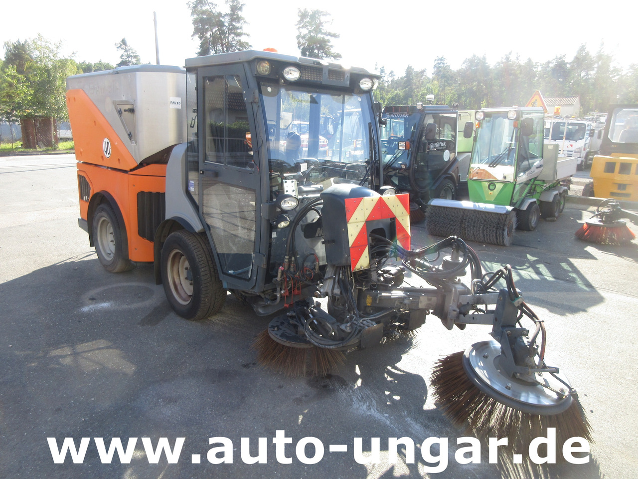 Hako CM 1600 Kehrmaschine 4x4 Baujahr 2018 3 Besen MOTORSCHADEN - מטאטא כבישים: תמונה 1 Hako CM 1600 Kehrmaschine 4x4 Baujahr 2018 3 Besen MOTORSCHADEN - מטאטא כבישים: תמונה 1
