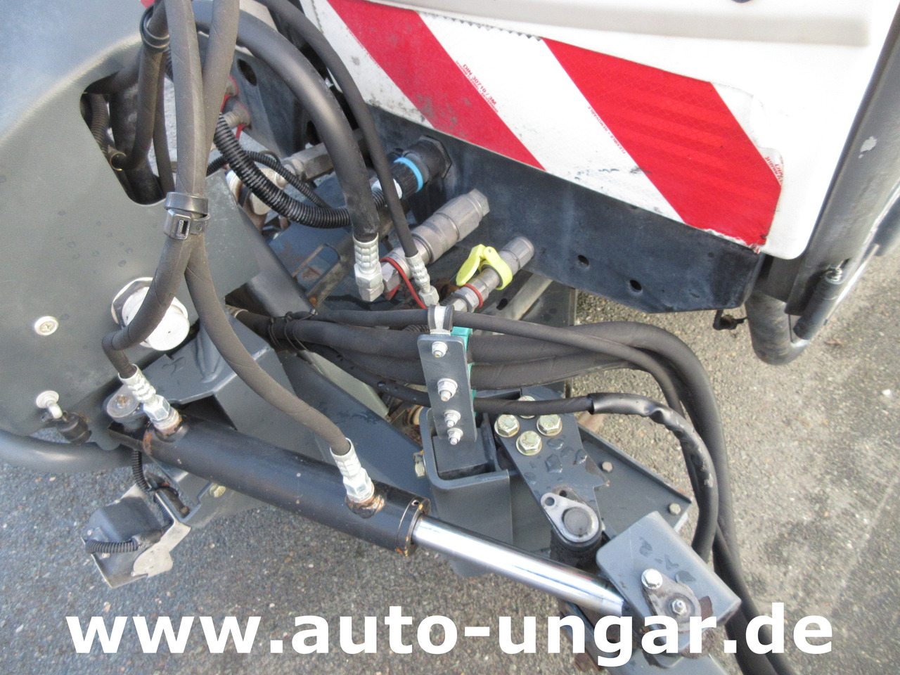 Hako CityMaster CM2000 2 Besen Baujahr 2015 Kehrmaschine 4-Rad-Lenkung - מטאטא כבישים: תמונה 5 Hako CityMaster CM2000 2 Besen Baujahr 2015 Kehrmaschine 4-Rad-Lenkung - מטאטא כבישים: תמונה 5