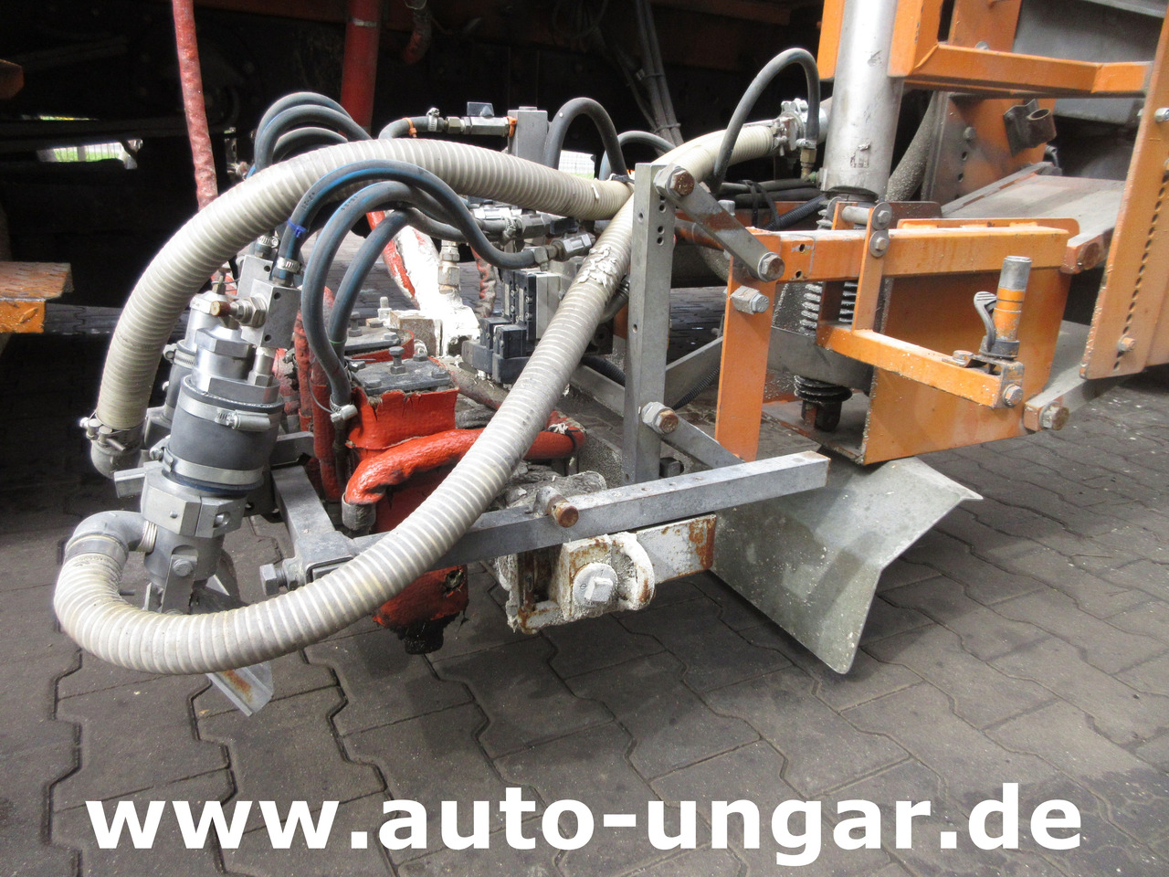 Hofmann H75 - 1000 Thermoplastic Roadmarking Machine Truck Mounted Hot Paint - מכונת אספלט: תמונה 4 Hofmann H75 - 1000 Thermoplastic Roadmarking Machine Truck Mounted Hot Paint - מכונת אספלט: תמונה 4