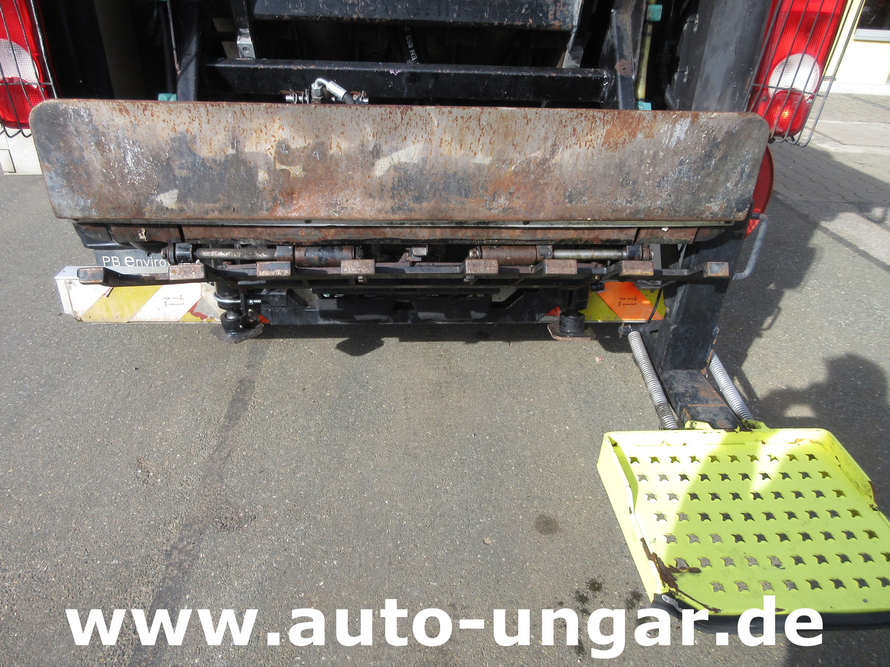 משאית אשפה Isuzu NPR 75 Müllwagen Provence Benne - Faun Lifter Presse Kipper Trittbrett Bj 12: תמונה 7