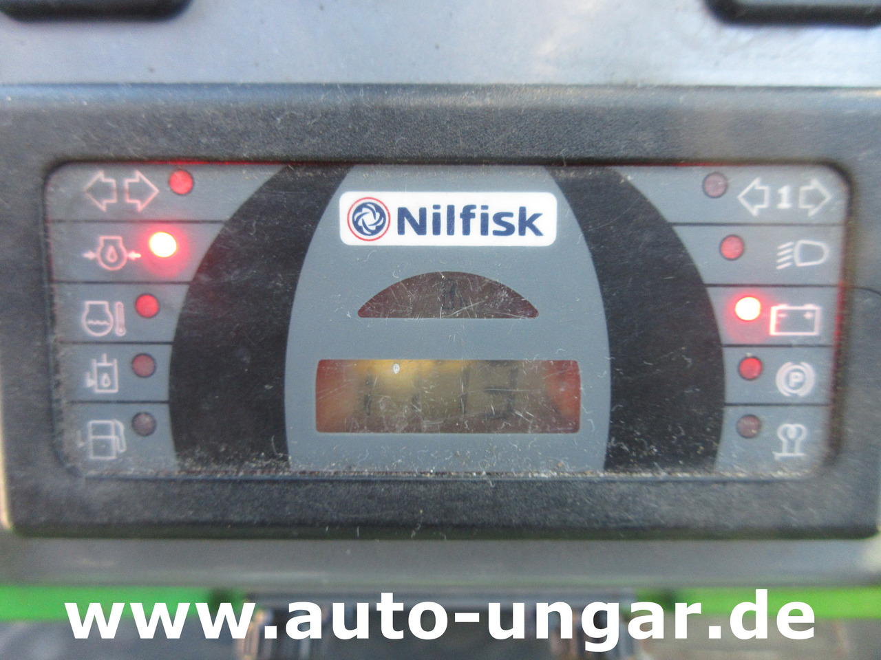 מטאטא כבישים NILFISK Park Ranger 2150 Egholm Geräteträger mit Kehraufbau Baujahr 2018 Perkins: תמונה 18