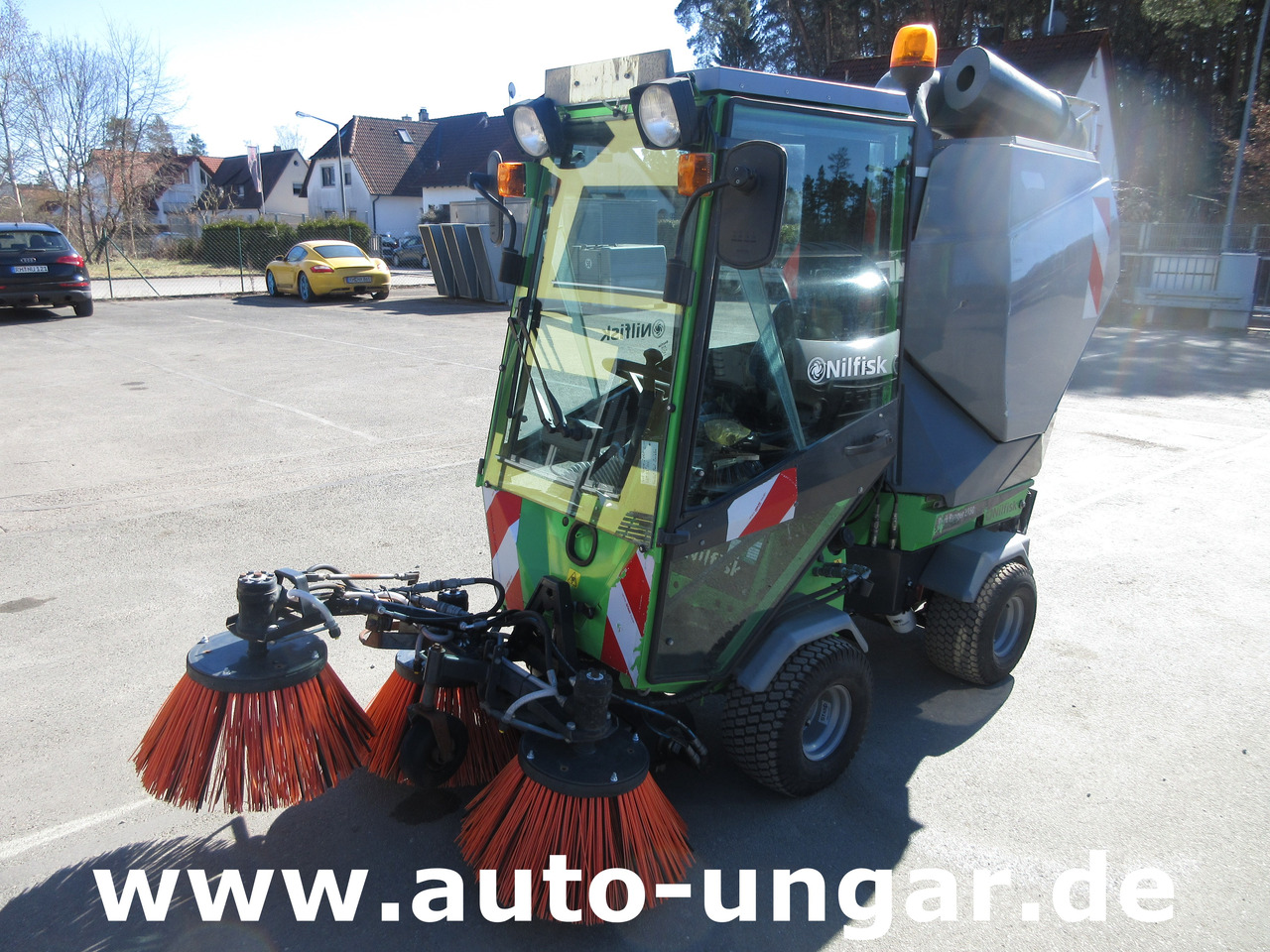 מטאטא כבישים NILFISK Park Ranger 2150 Egholm Geräteträger mit Kehraufbau Baujahr 2018 Perkins: תמונה 7