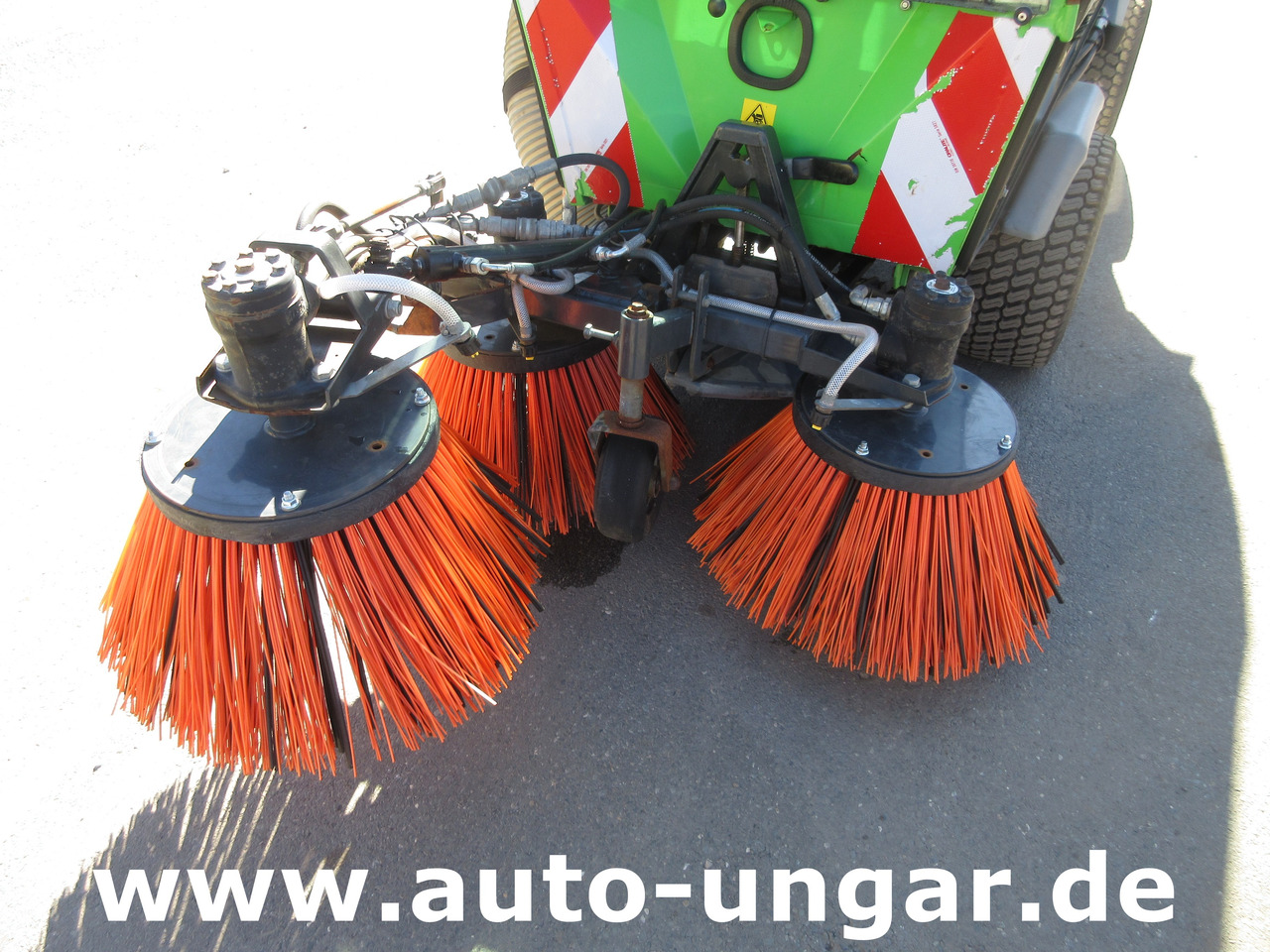 מטאטא כבישים NILFISK Park Ranger 2150 Egholm Geräteträger mit Kehraufbau Baujahr 2018 Perkins: תמונה 8