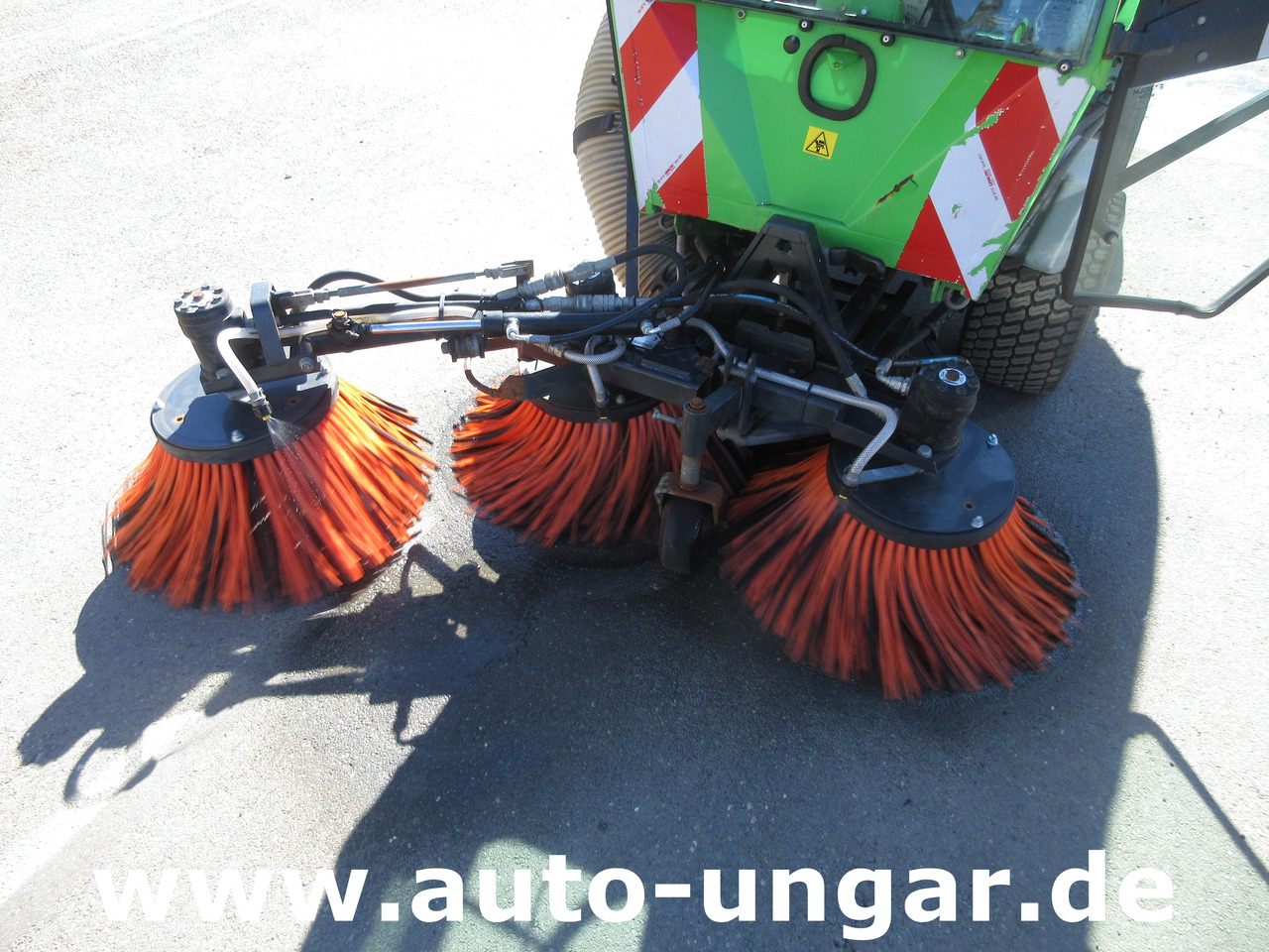 מטאטא כבישים NILFISK Park Ranger 2150 Egholm Geräteträger mit Kehraufbau Baujahr 2018 Perkins: תמונה 22
