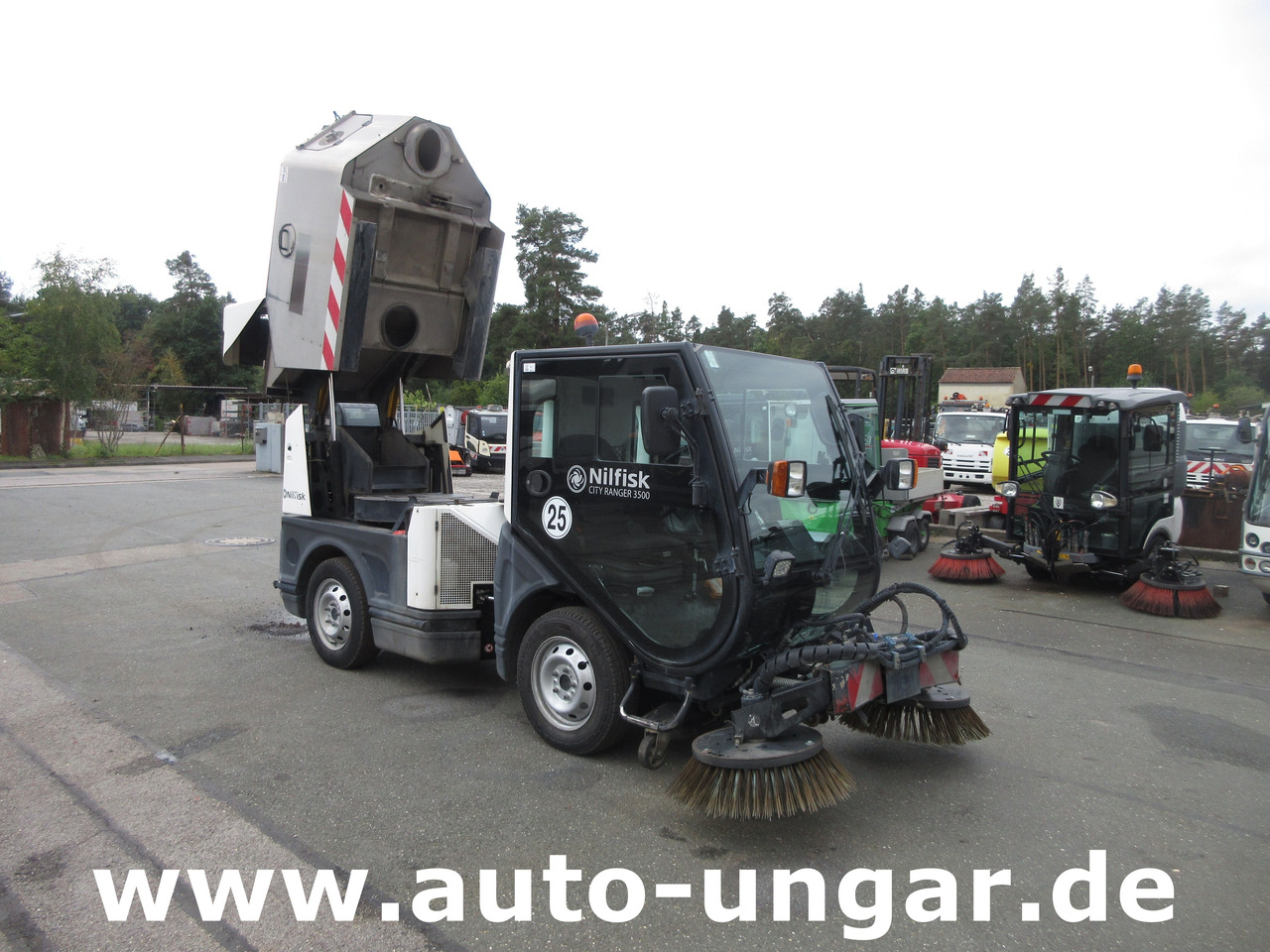 Nilfisk CR3500 CityRanger Schmidt Flexigo Multigo 4x4 Kehrmaschine Geräteträger - מטאטא כבישים: תמונה 1 Nilfisk CR3500 CityRanger Schmidt Flexigo Multigo 4x4 Kehrmaschine Geräteträger - מטאטא כבישים: תמונה 1