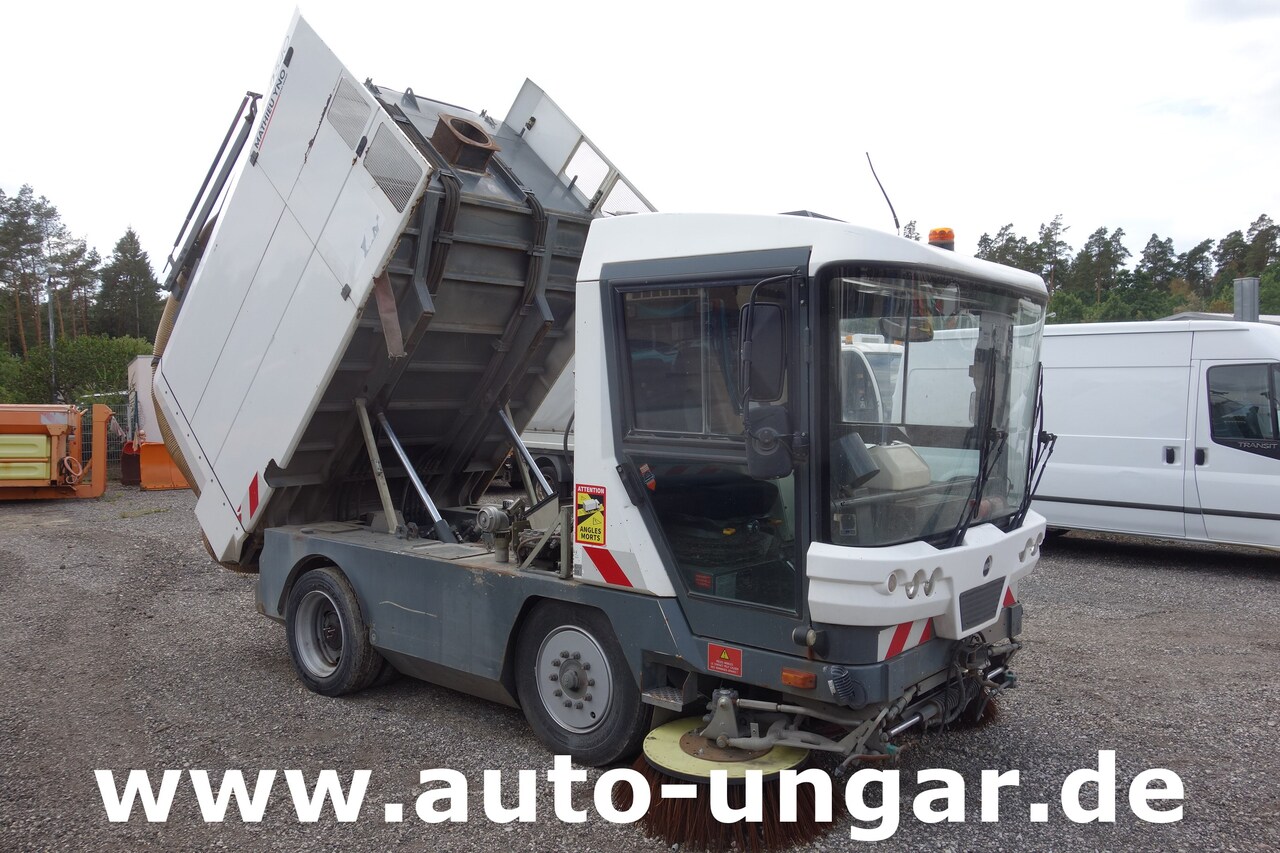 Ravo C540 / 530 Kehrmaschine - Kärcher - Heckabsaugung - Motorschaden - מטאטא כבישים: תמונה 2 Ravo C540 / 530 Kehrmaschine - Kärcher - Heckabsaugung - Motorschaden - מטאטא כבישים: תמונה 2