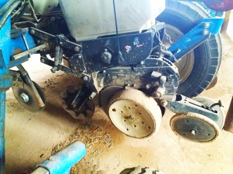 Kinze 3000 (8x lines 75 - מכונת זריעה מדויקת: תמונה 5 Kinze 3000 (8x lines 75 - מכונת זריעה מדויקת: תמונה 5