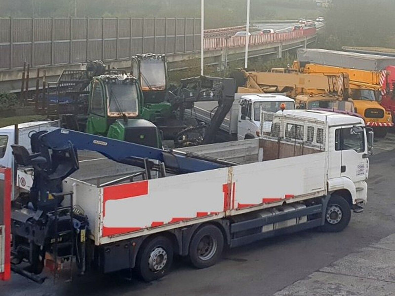 MAN 6x2 EUR4 TGA 26.430 BL crane REMOTE - משאית צד נופל/ שטוחה, משאית מנוף: תמונה 1 MAN 6x2 EUR4 TGA 26.430 BL crane REMOTE - משאית צד נופל/ שטוחה, משאית מנוף: תמונה 1