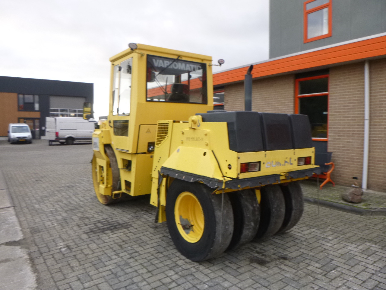 BOMAG BW151AC-2 - מכבש משולב: תמונה 3 BOMAG BW151AC-2 - מכבש משולב: תמונה 3