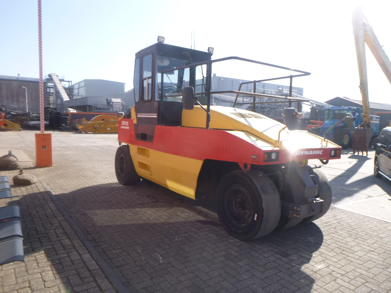 DYNAPAC CP215(HITACHI) - רולר פניאומטי: תמונה 5 DYNAPAC CP215(HITACHI) - רולר פניאומטי: תמונה 5