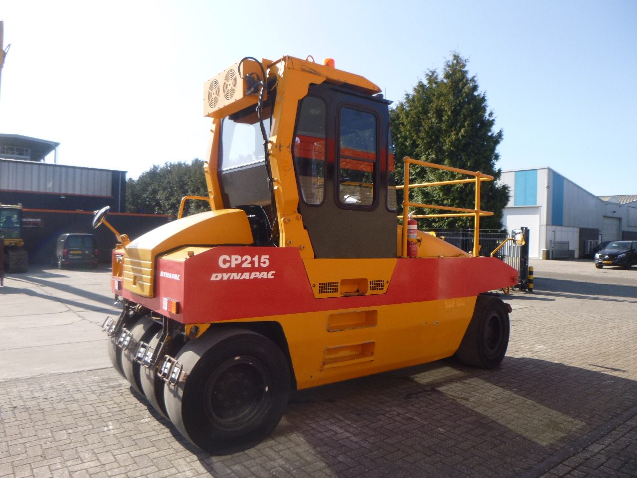DYNAPAC CP215(HITACHI) - רולר פניאומטי: תמונה 5 DYNAPAC CP215(HITACHI) - רולר פניאומטי: תמונה 5