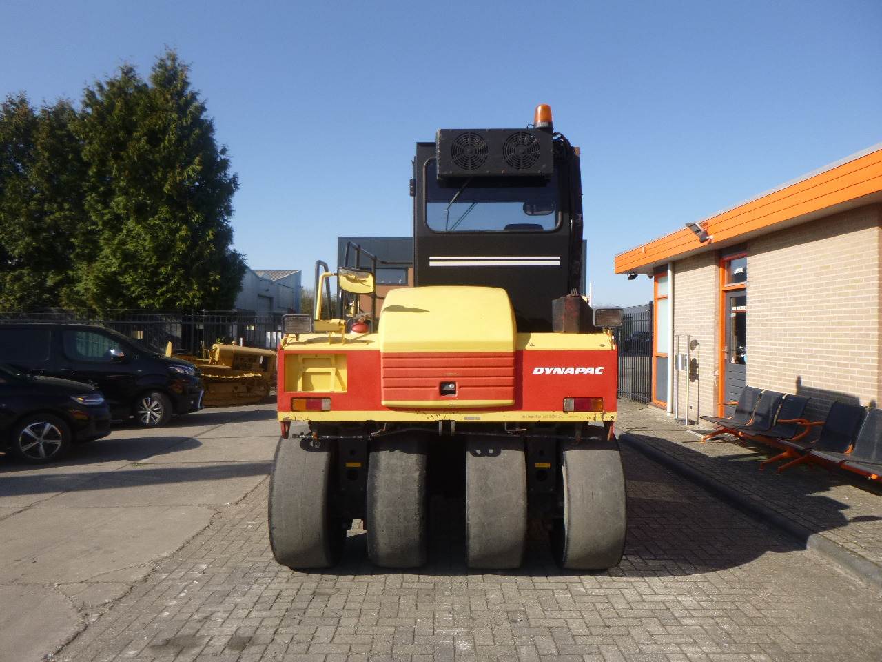 DYNAPAC CP215(HITACHI) - רולר פניאומטי: תמונה 3 DYNAPAC CP215(HITACHI) - רולר פניאומטי: תמונה 3