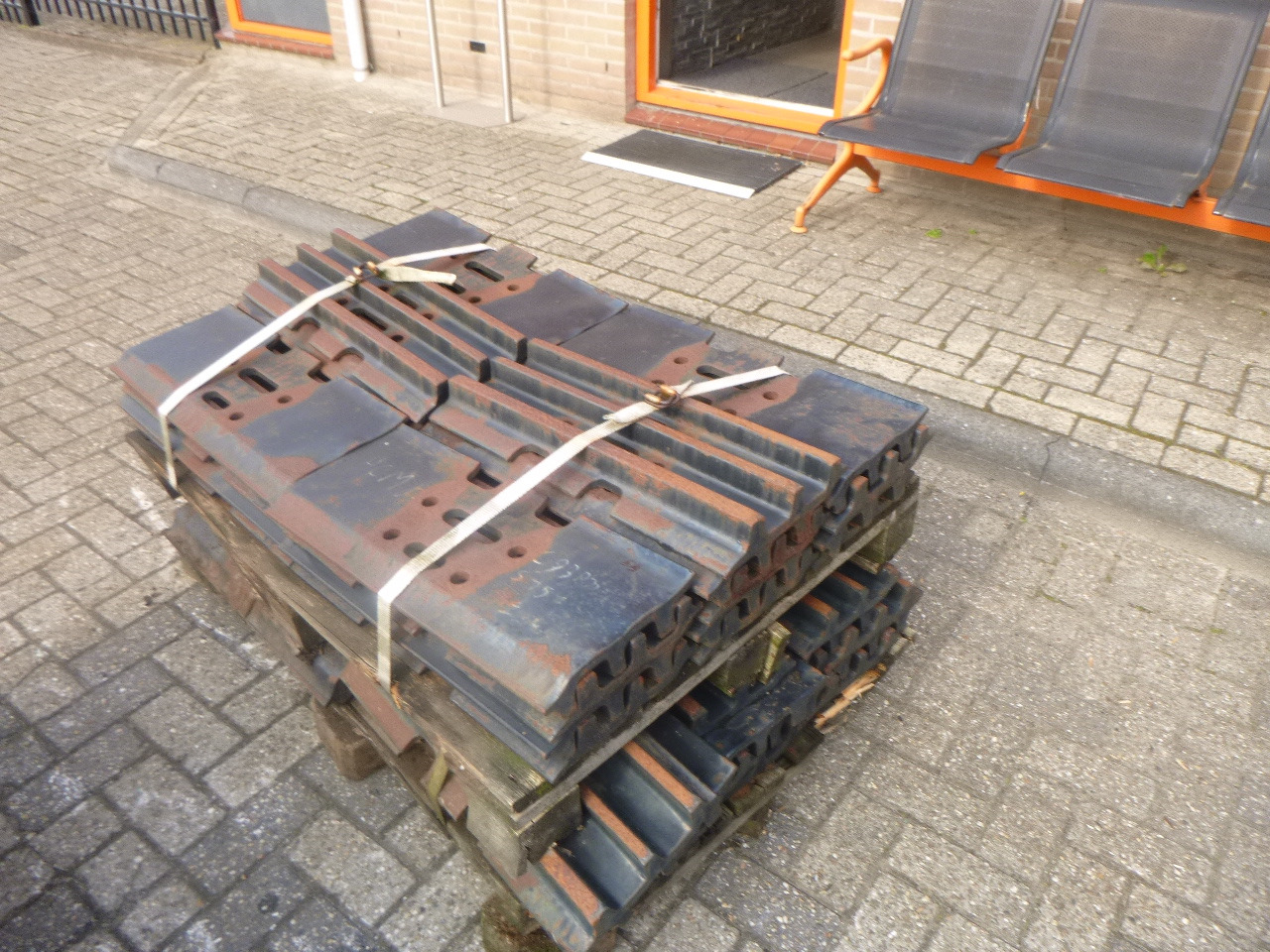Excavator steel pads - חלקי תושבת עבור מחפר: תמונה 4 Excavator steel pads - חלקי תושבת עבור מחפר: תמונה 4