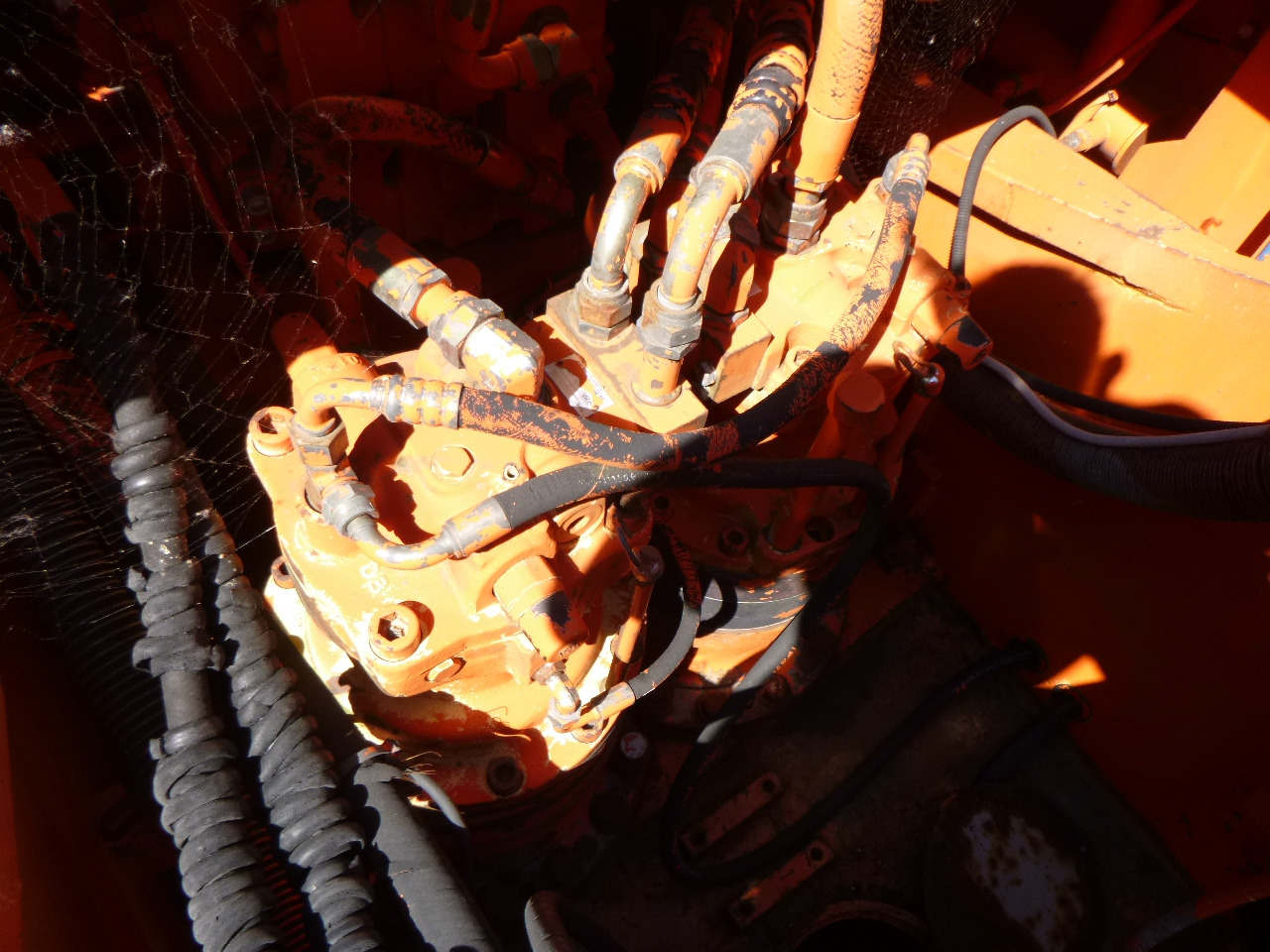 מטפל בפסולת/ תעשייתי FIAT-HITACHI EX455 Stationary dock/ship material handler: תמונה 19