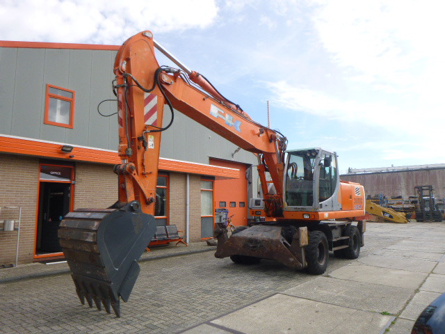 מחפר גלגלים FIAT-KOBELCO E215W: תמונה 6