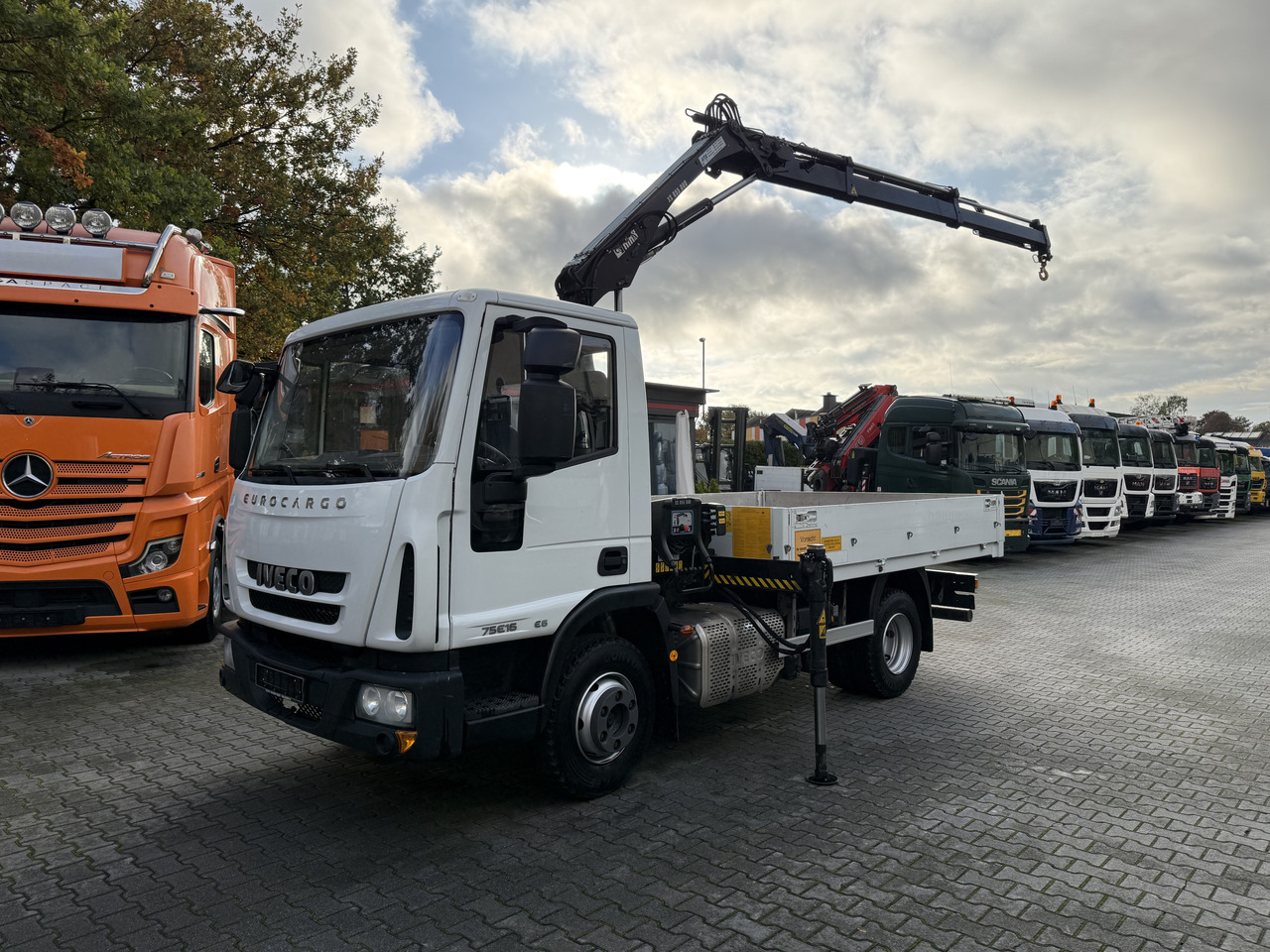 Iveco EuroCargo 75E16 Kran Hiab 055-2 - משאית מנוף, משאית צד נופל/ שטוחה: תמונה 1 Iveco EuroCargo 75E16 Kran Hiab 055-2 - משאית מנוף, משאית צד נופל/ שטוחה: תמונה 1
