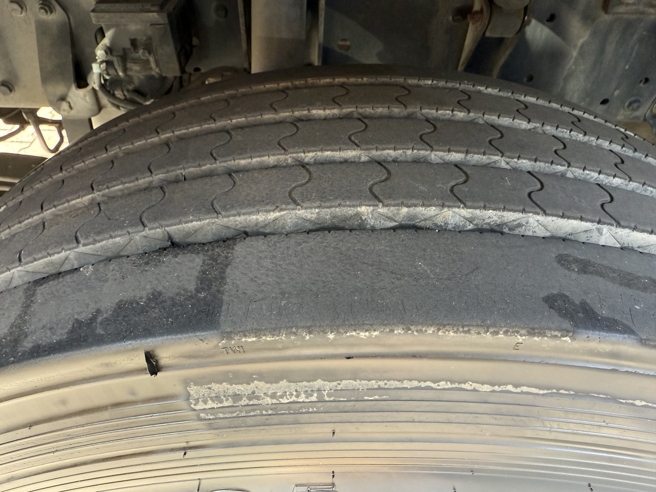 MAN TGA 18.350 4X2 BL Ladebordwand 4.000Kg - משאית וילונות צד: תמונה 4 MAN TGA 18.350 4X2 BL Ladebordwand 4.000Kg - משאית וילונות צד: תמונה 4