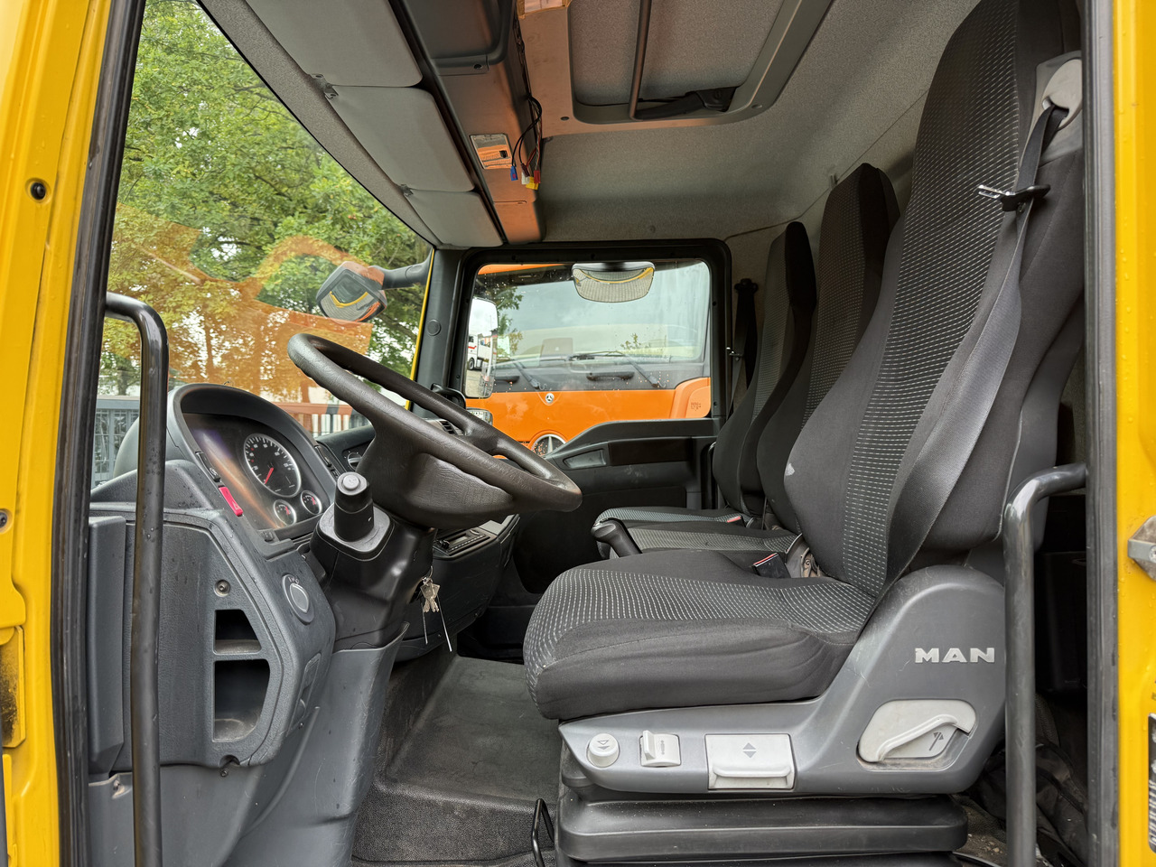 MAN TGL 8.180 BB - משאית צד נופל/ שטוחה: תמונה 4 MAN TGL 8.180 BB - משאית צד נופל/ שטוחה: תמונה 4