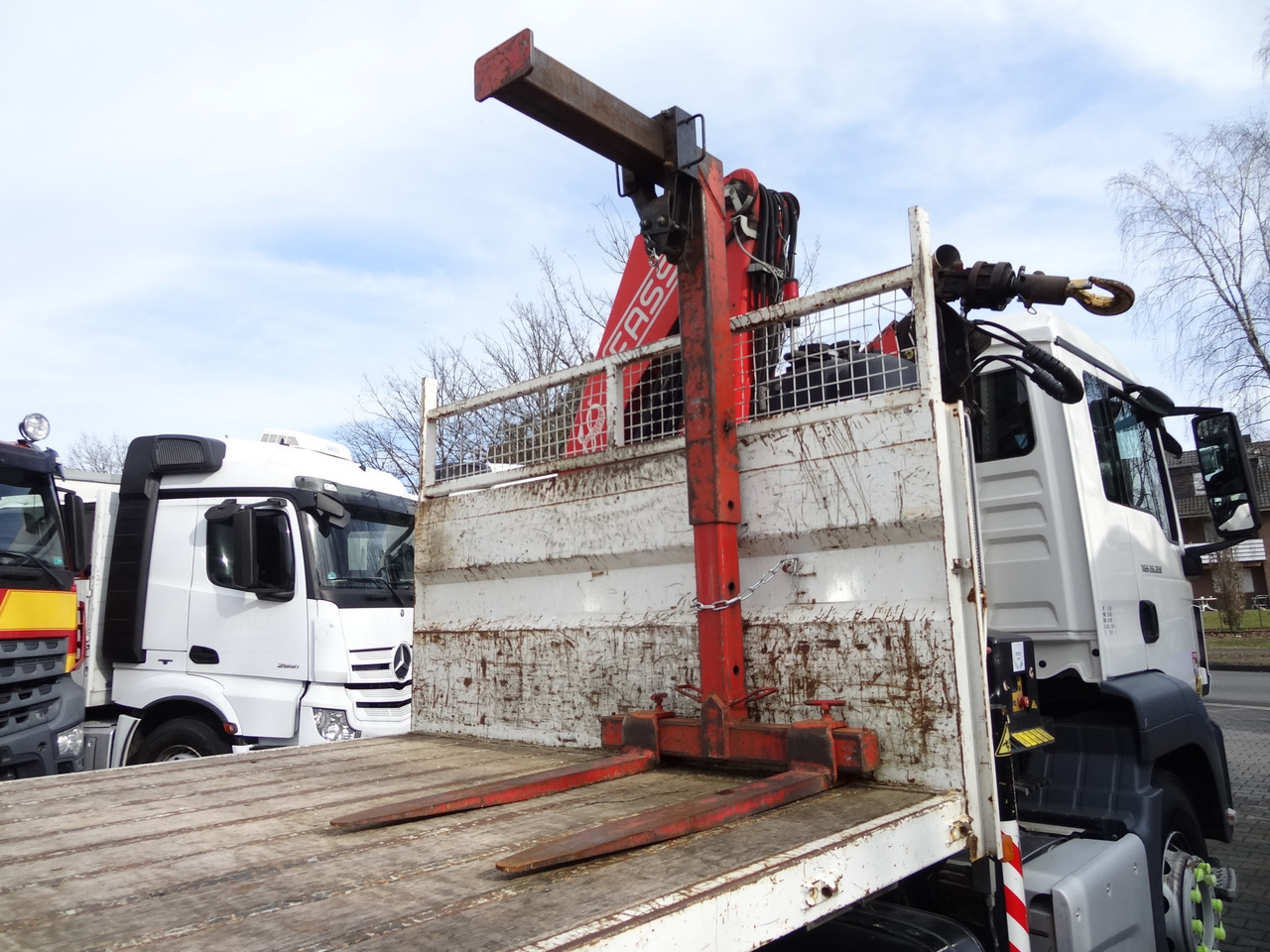 MAN TGS 26.320 6X4 BB mit Kran Fassi F175 - משאית צד נופל/ שטוחה, משאית מנוף: תמונה 3 MAN TGS 26.320 6X4 BB mit Kran Fassi F175 - משאית צד נופל/ שטוחה, משאית מנוף: תמונה 3