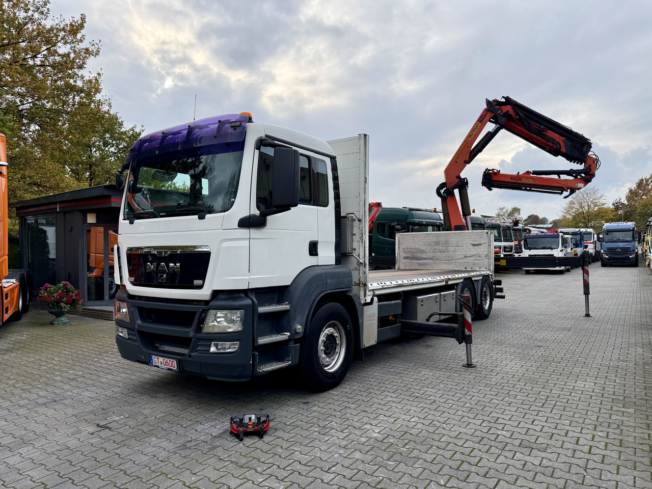 MAN TGS 26.360 6X2 Palfinger 27002 bis 26.5 Meter - משאית צד נופל/ שטוחה, משאית מנוף: תמונה 1 MAN TGS 26.360 6X2 Palfinger 27002 bis 26.5 Meter - משאית צד נופל/ שטוחה, משאית מנוף: תמונה 1