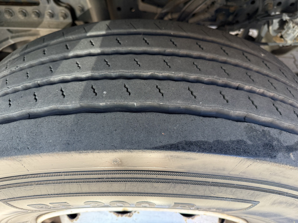 Mercedes-Benz Actros 1827 Kran Palfinger PK 9002 - משאית וילונות צד, משאית מנוף: תמונה 2 Mercedes-Benz Actros 1827 Kran Palfinger PK 9002 - משאית וילונות צד, משאית מנוף: תמונה 2
